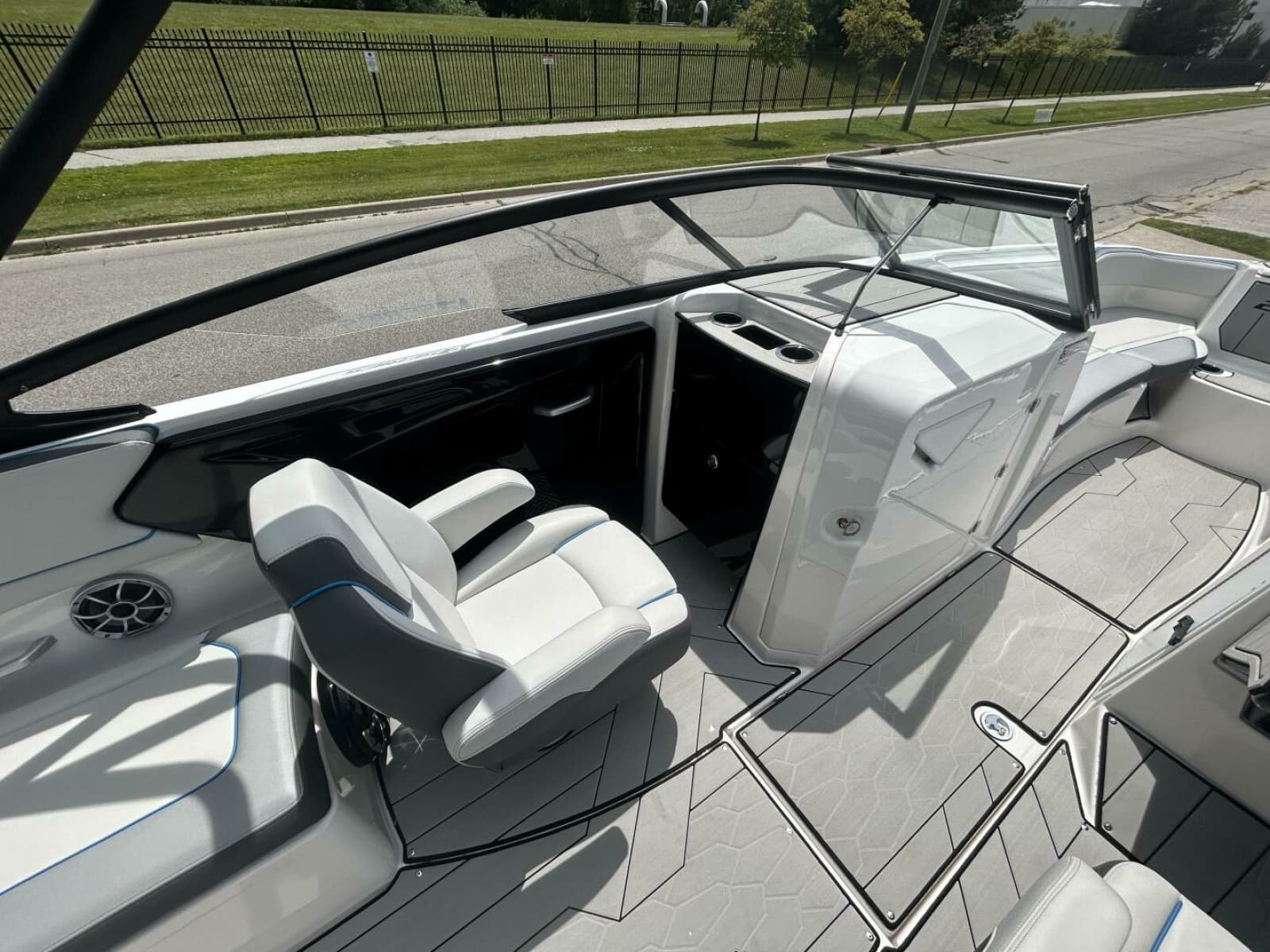 2021 Yamaha Boats 252 XE (Wake Edition) 25