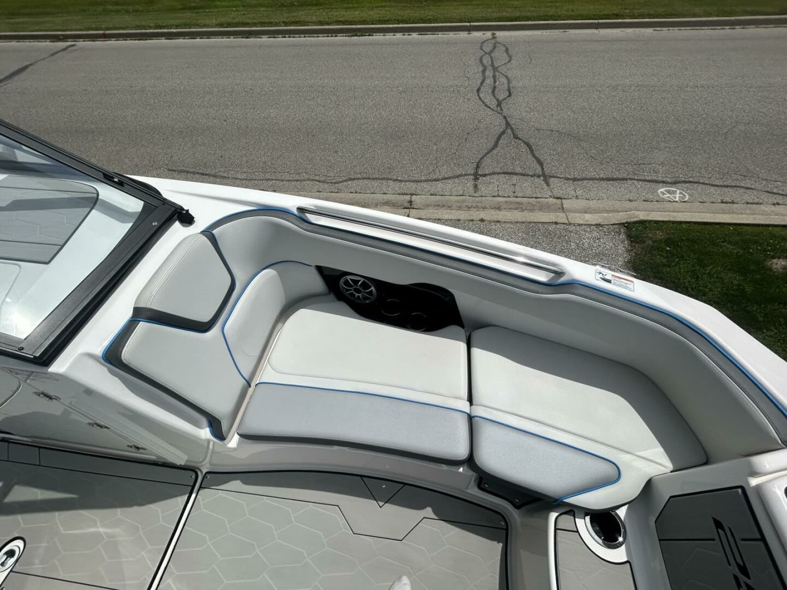 2021 Yamaha Boats 252 XE (Wake Edition) 25