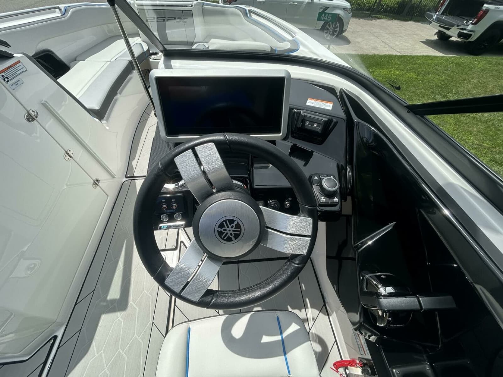 2021 Yamaha Boats 252 XE (Wake Edition) 25