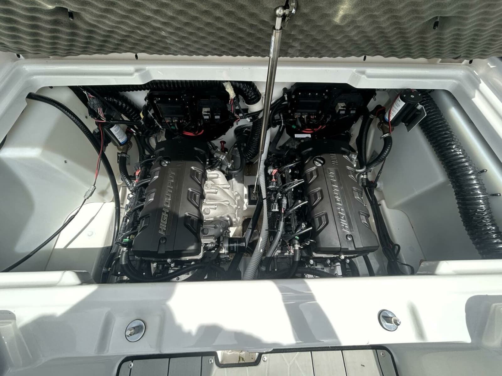 2021 Yamaha Boats 252 XE (Wake Edition) 25