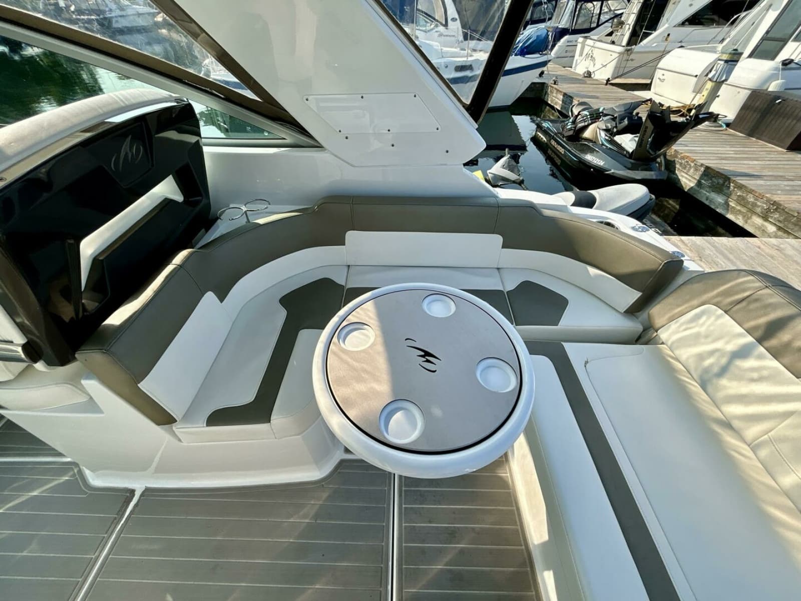 2018 Monterey 295 Sport Yacht 29