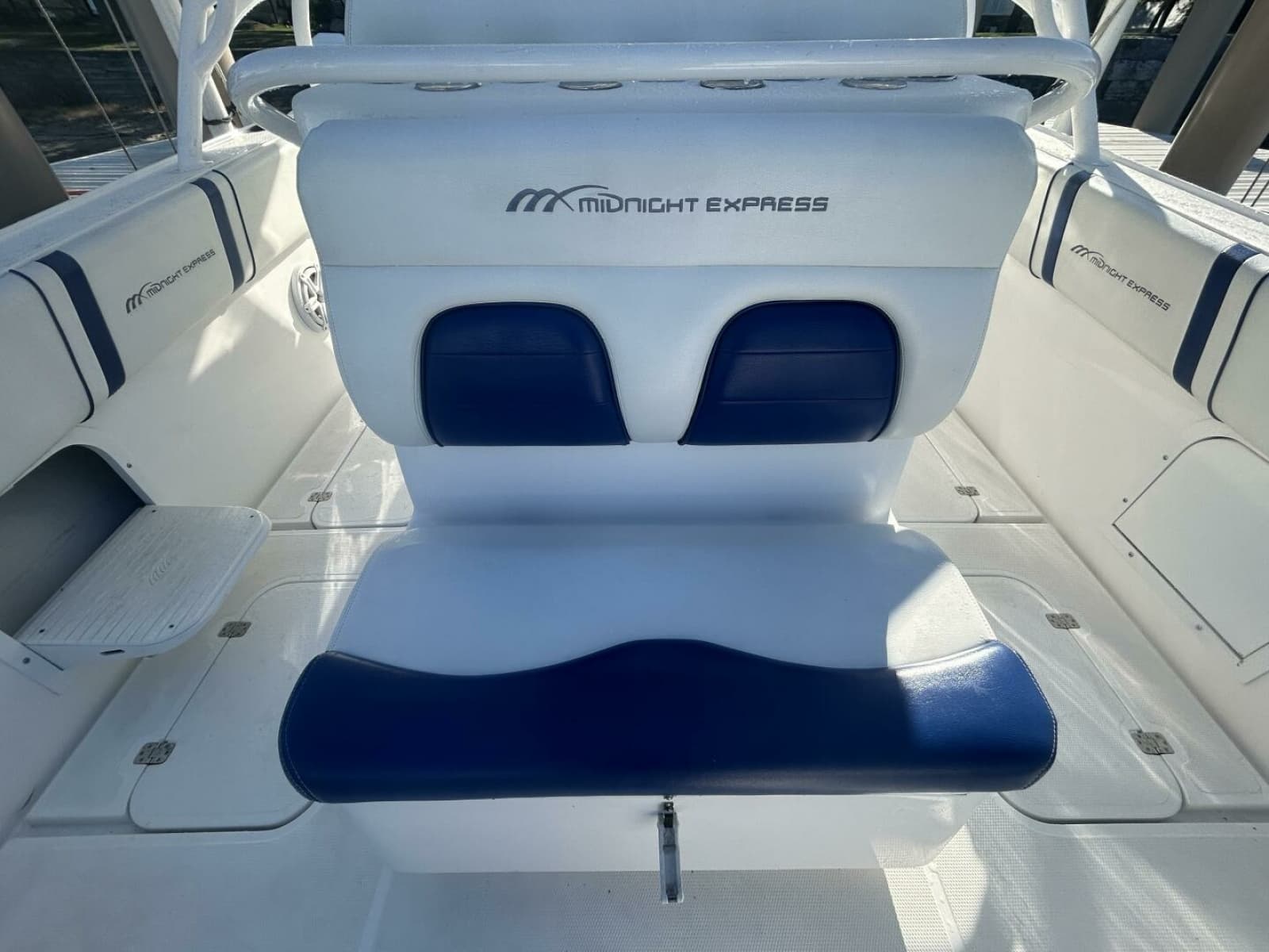 2016 Midnight Express 37 Open 37