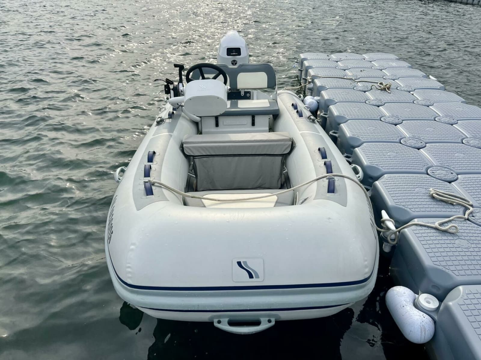 2005 Cruisers Yachts 405 Express Motor Yacht 40