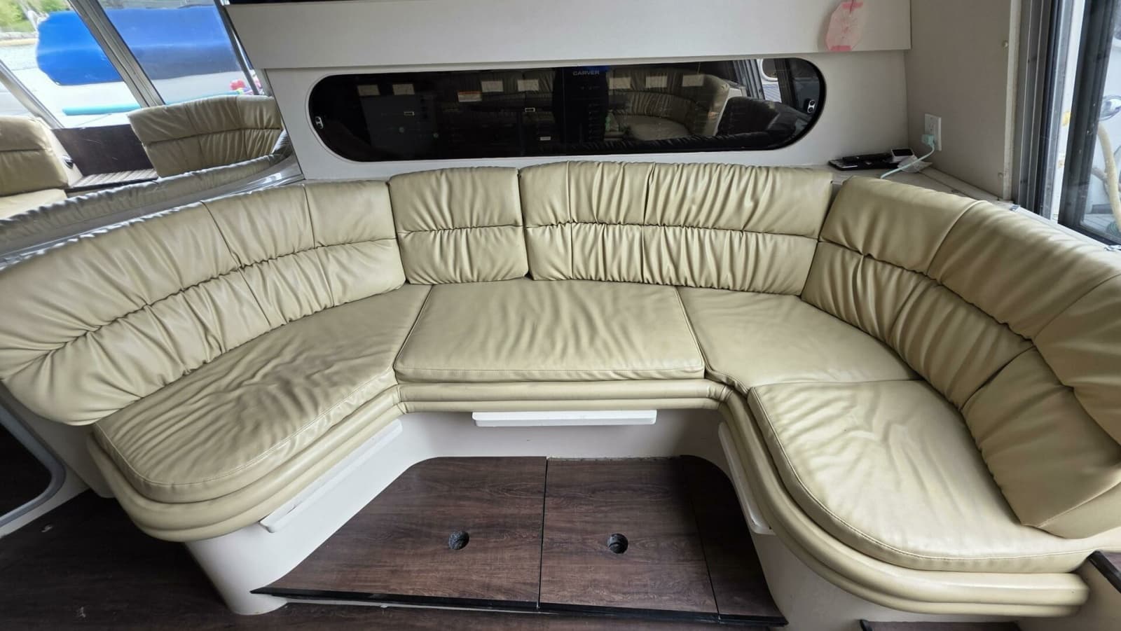 1989 Carver Santego 38