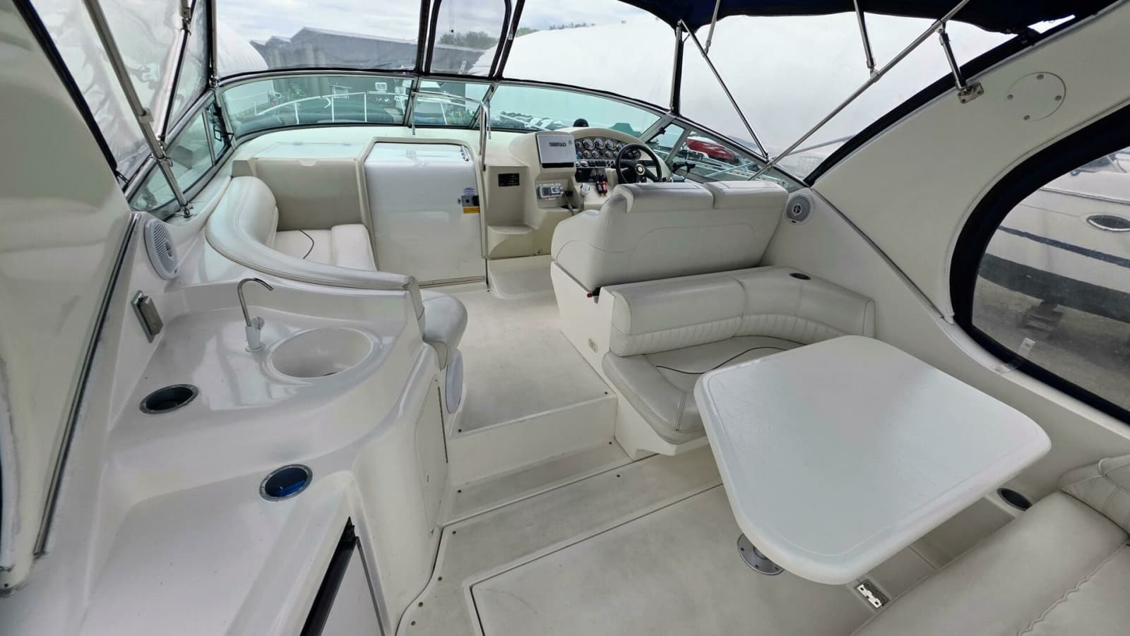 1999 Cruisers Yachts 3375 Esprit 33