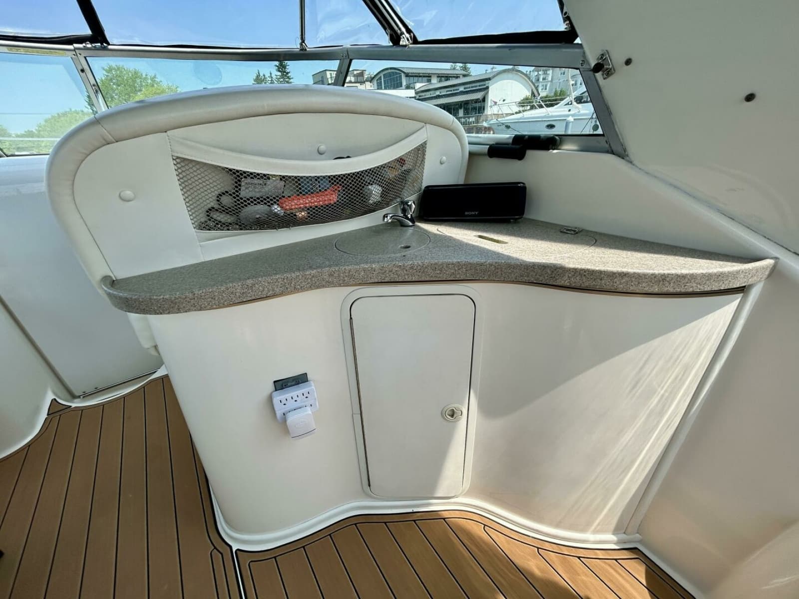 2003 Rinker 310 Fiesta Vee 31