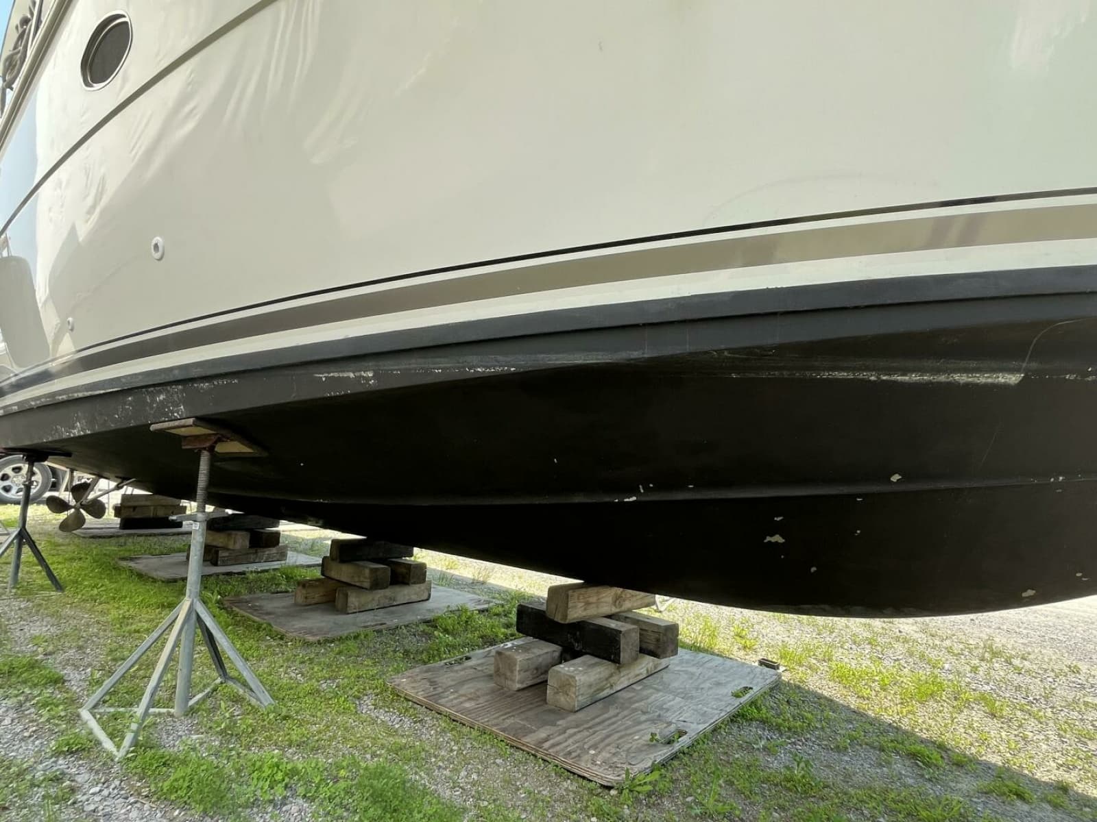 1996 Carver 370 Aft Cabin 37