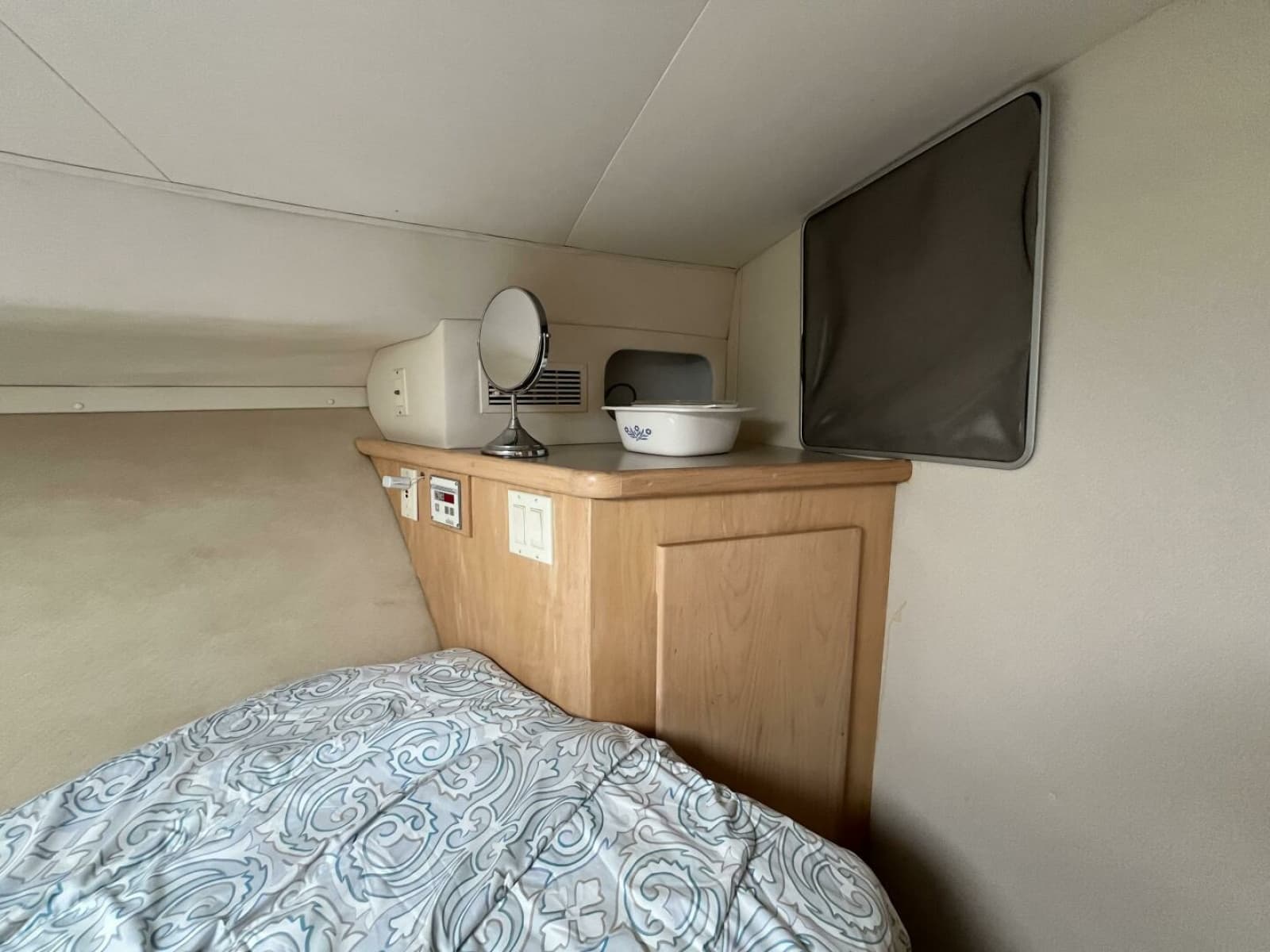1996 Carver 370 Aft Cabin 37