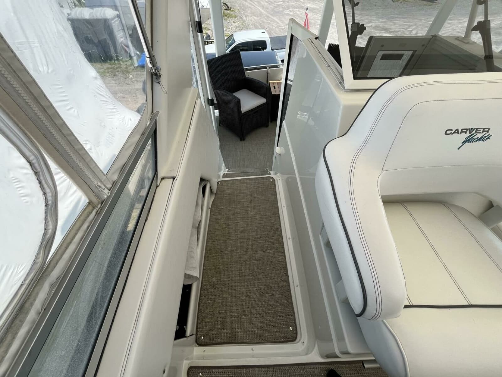 1996 Carver 370 Aft Cabin 37