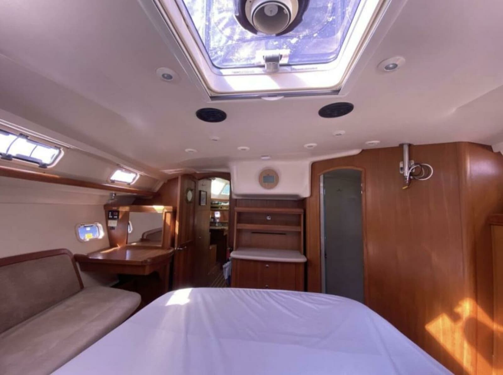 2006 Hunter 45 Center Cockpit 45