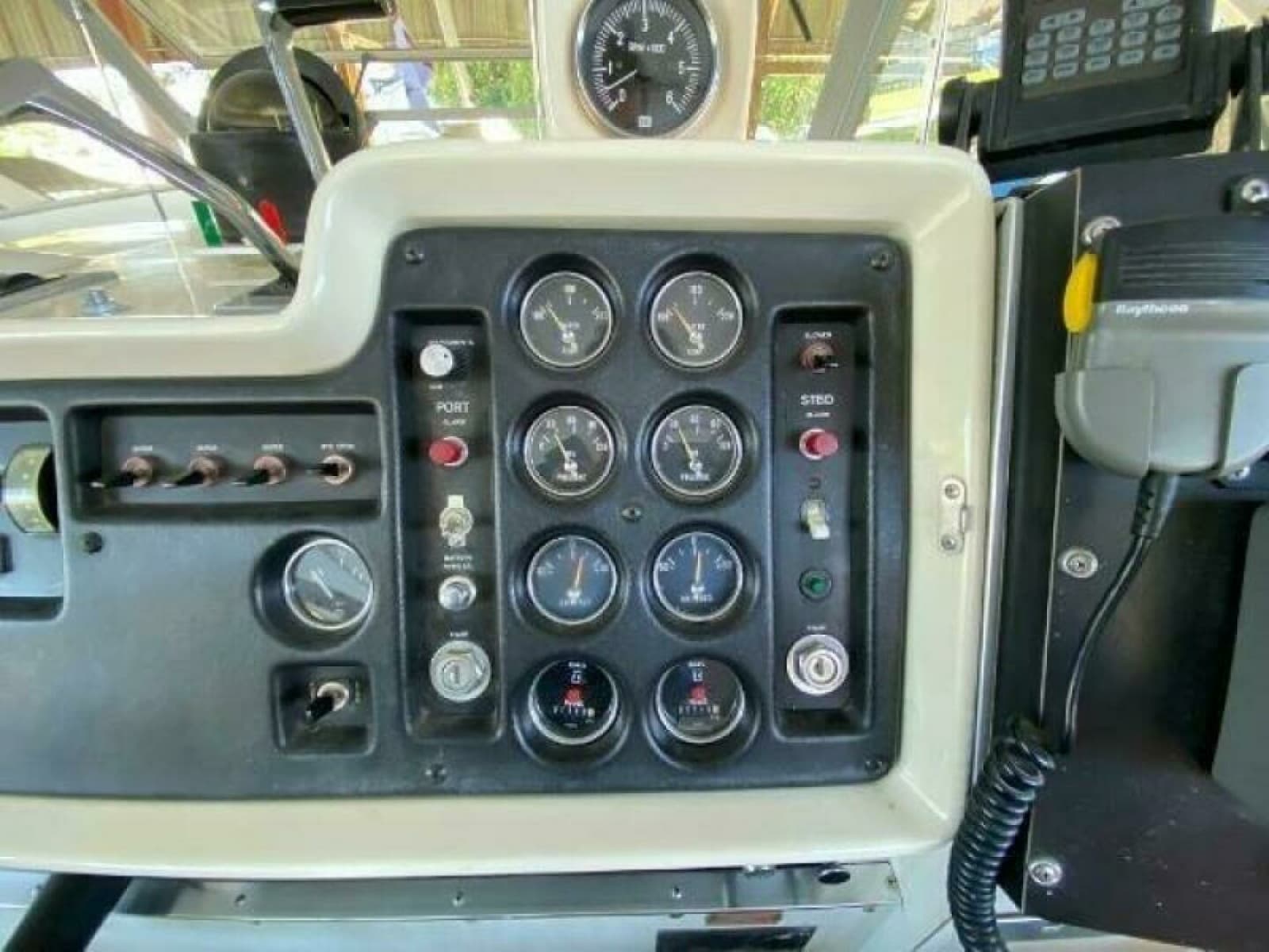 1970 Chris-Craft 42 Commander 42