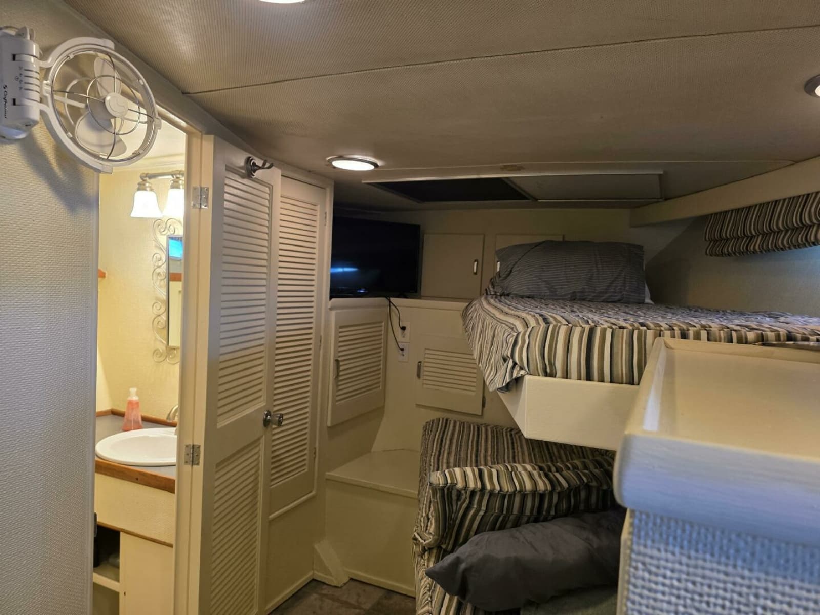 1976 Chris-Craft Roamer 60 60