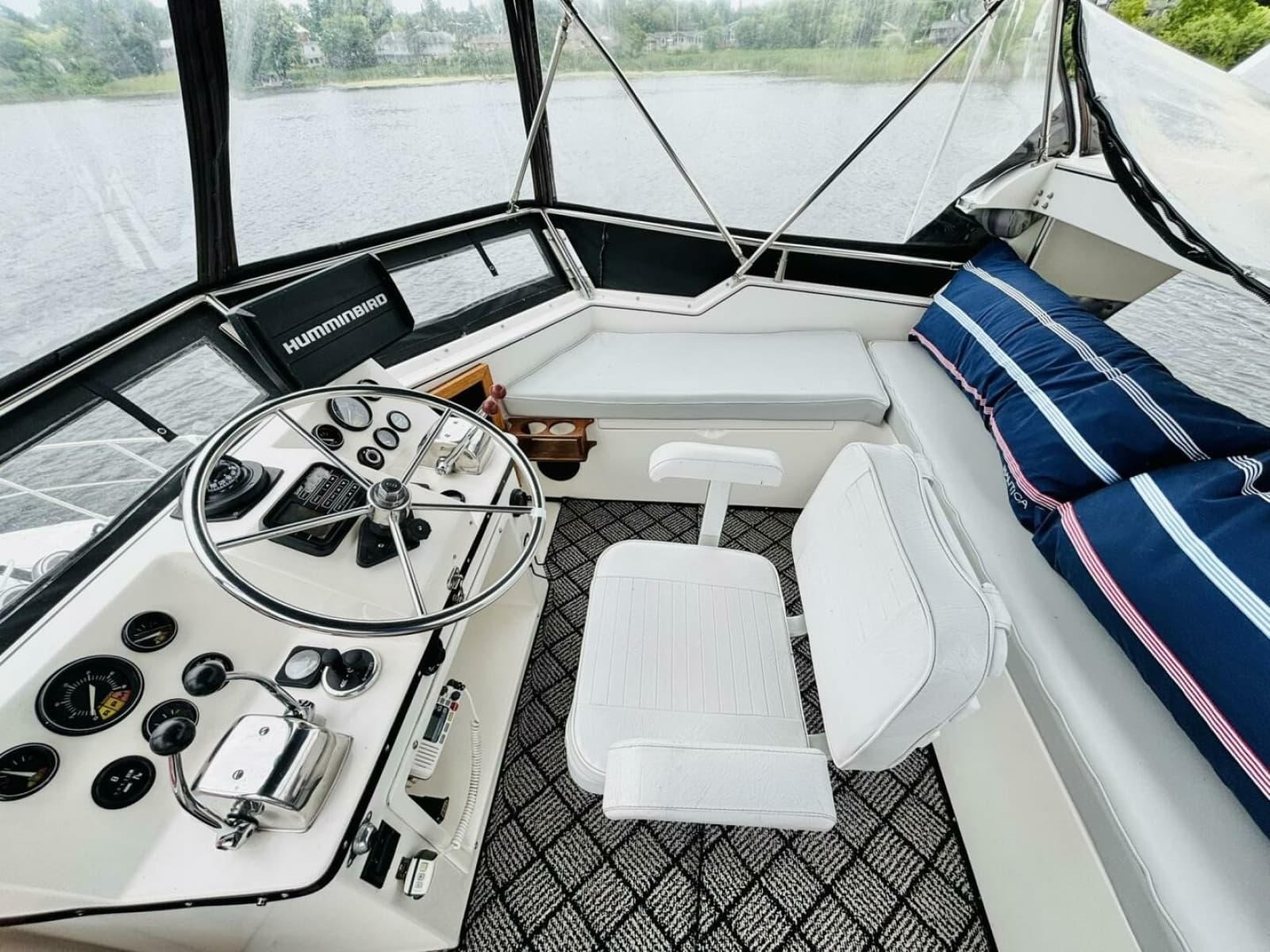 1987 President 35 AFT CABIN 35