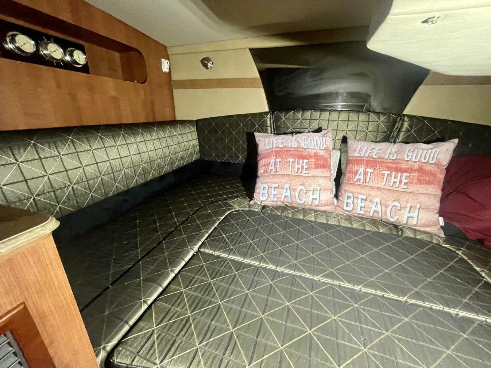2011 Cruisers Yachts 330 Express 33