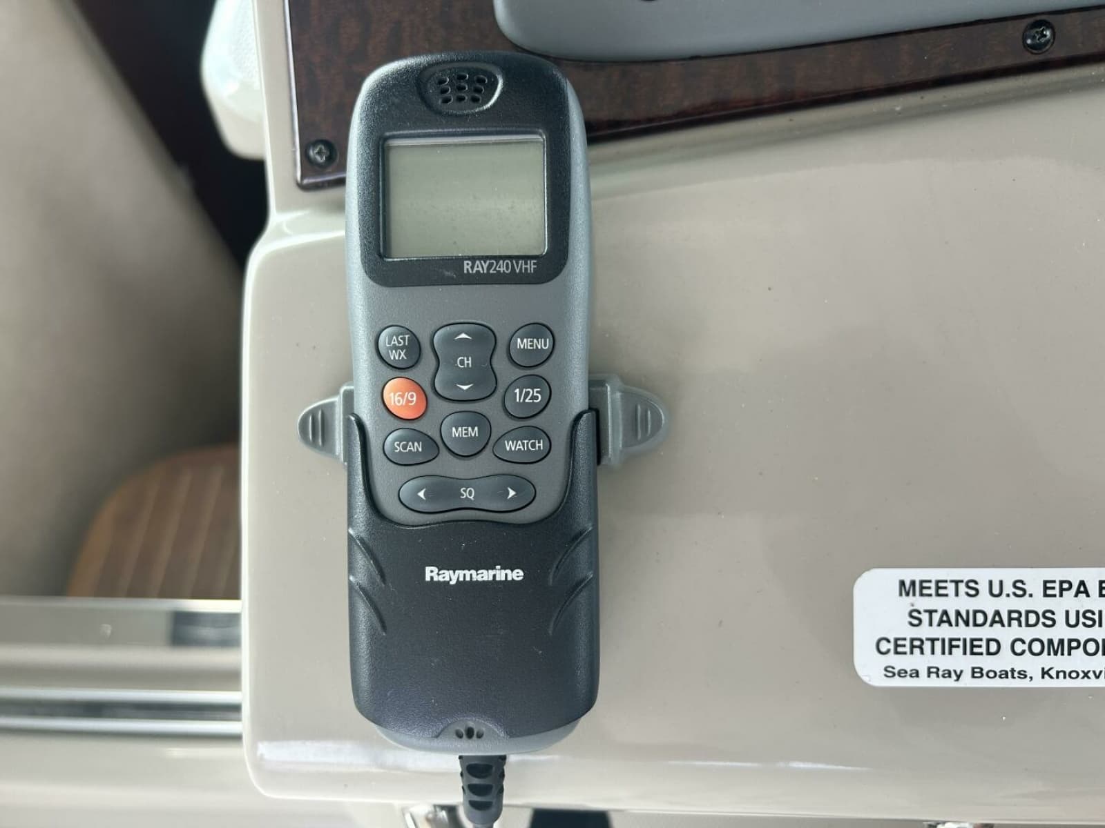 2010 Sea Ray 370 Sundancer 37