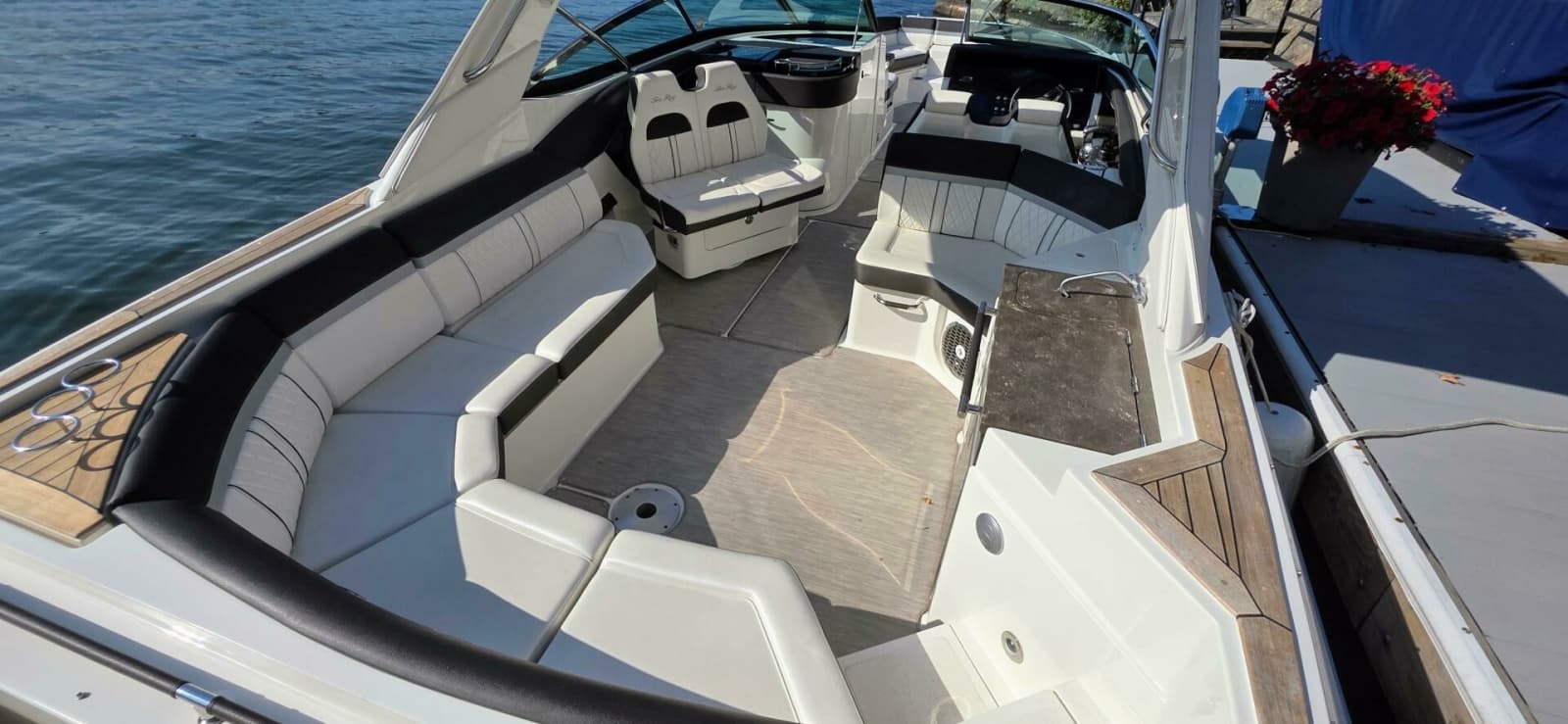 2019 Sea Ray 350 SLX 35