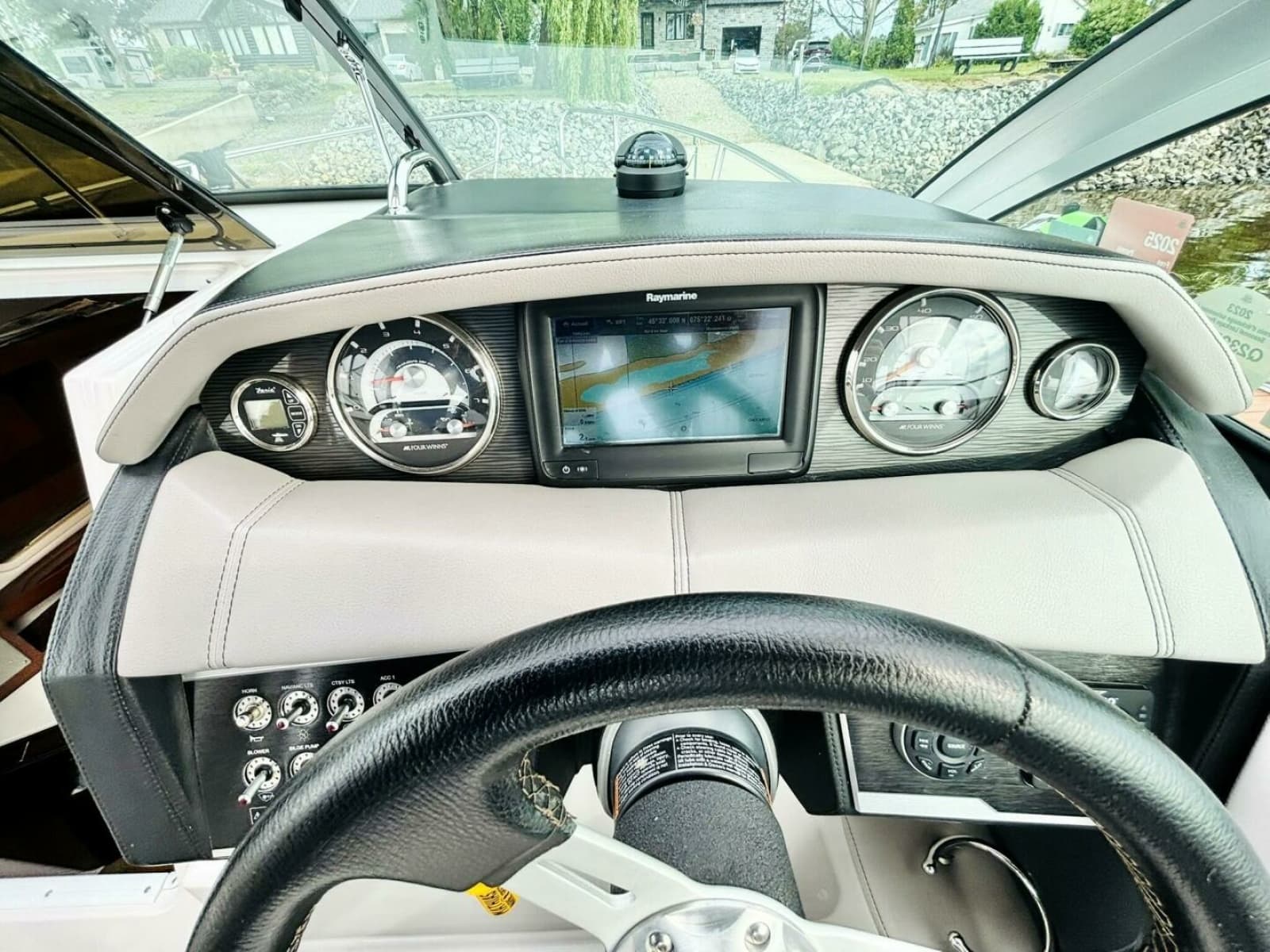 2017 Four Winns V255 25