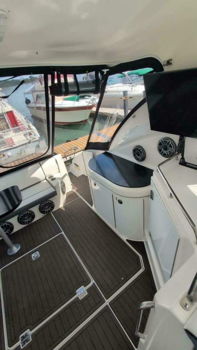 2007 Cruisers Yachts 520 Express 52