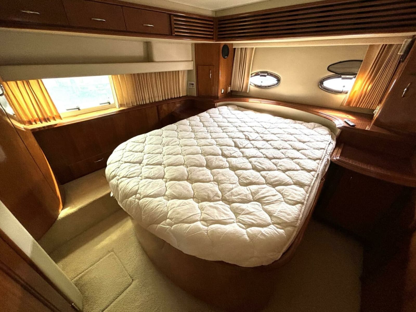 2003 Carver 396 Motor Yacht 39