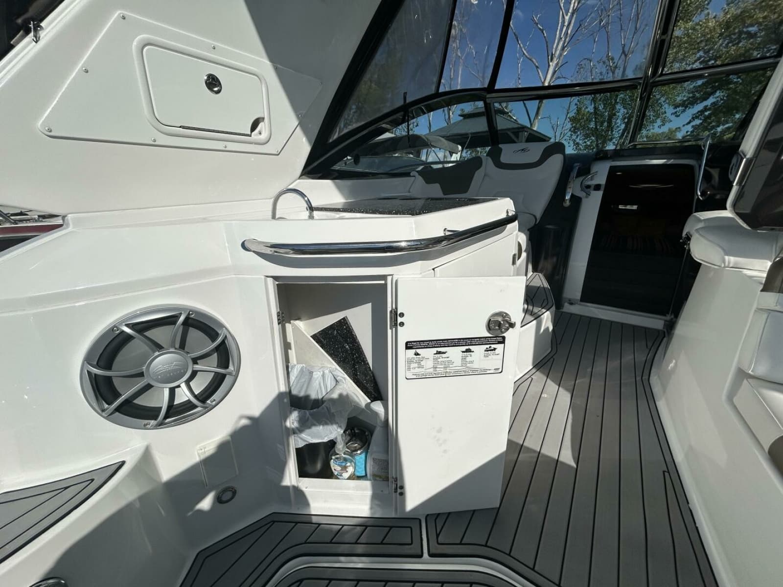 2015 Monterey 355 Sport Yacht 35