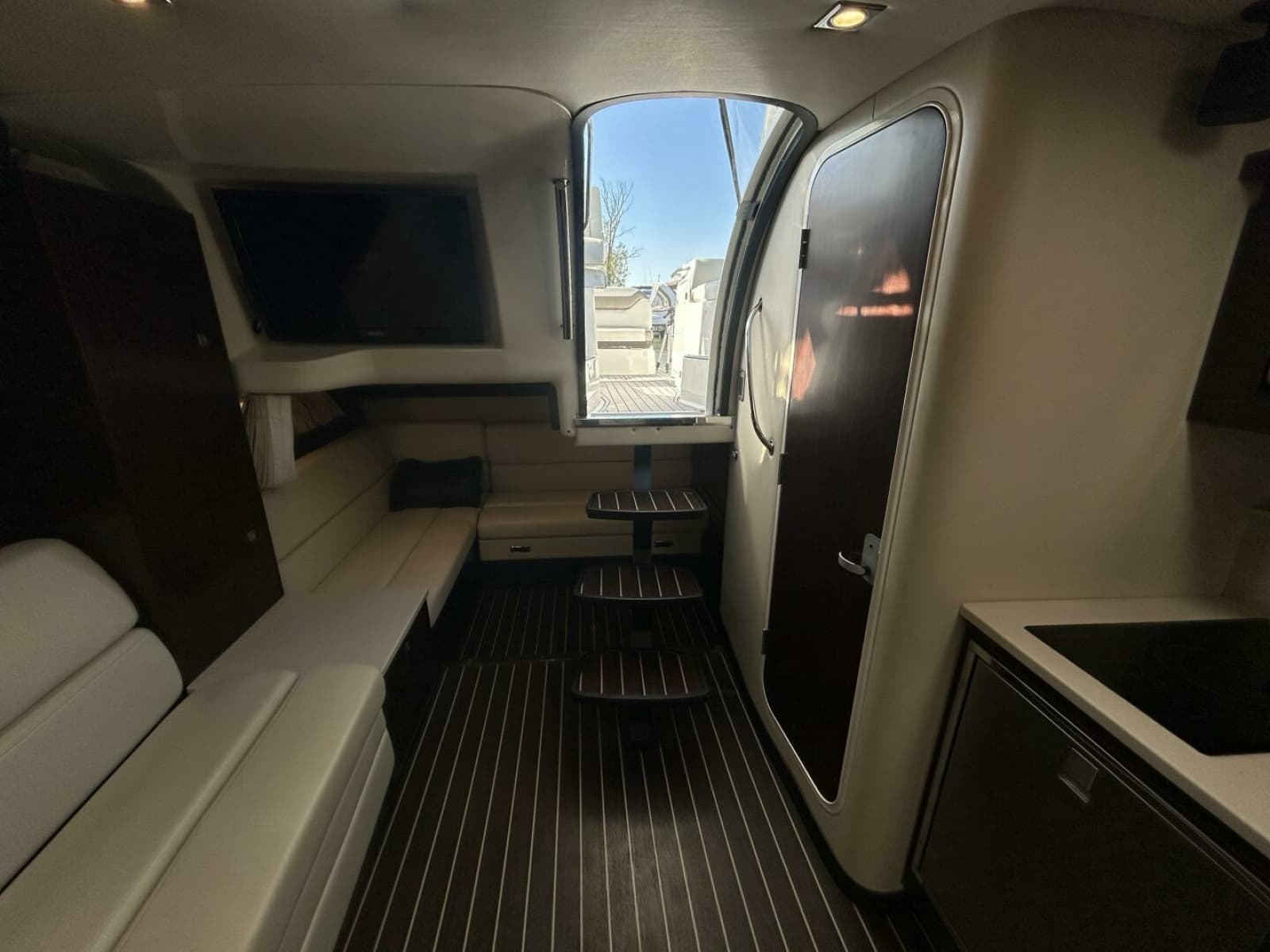 2015 Monterey 355 Sport Yacht 35