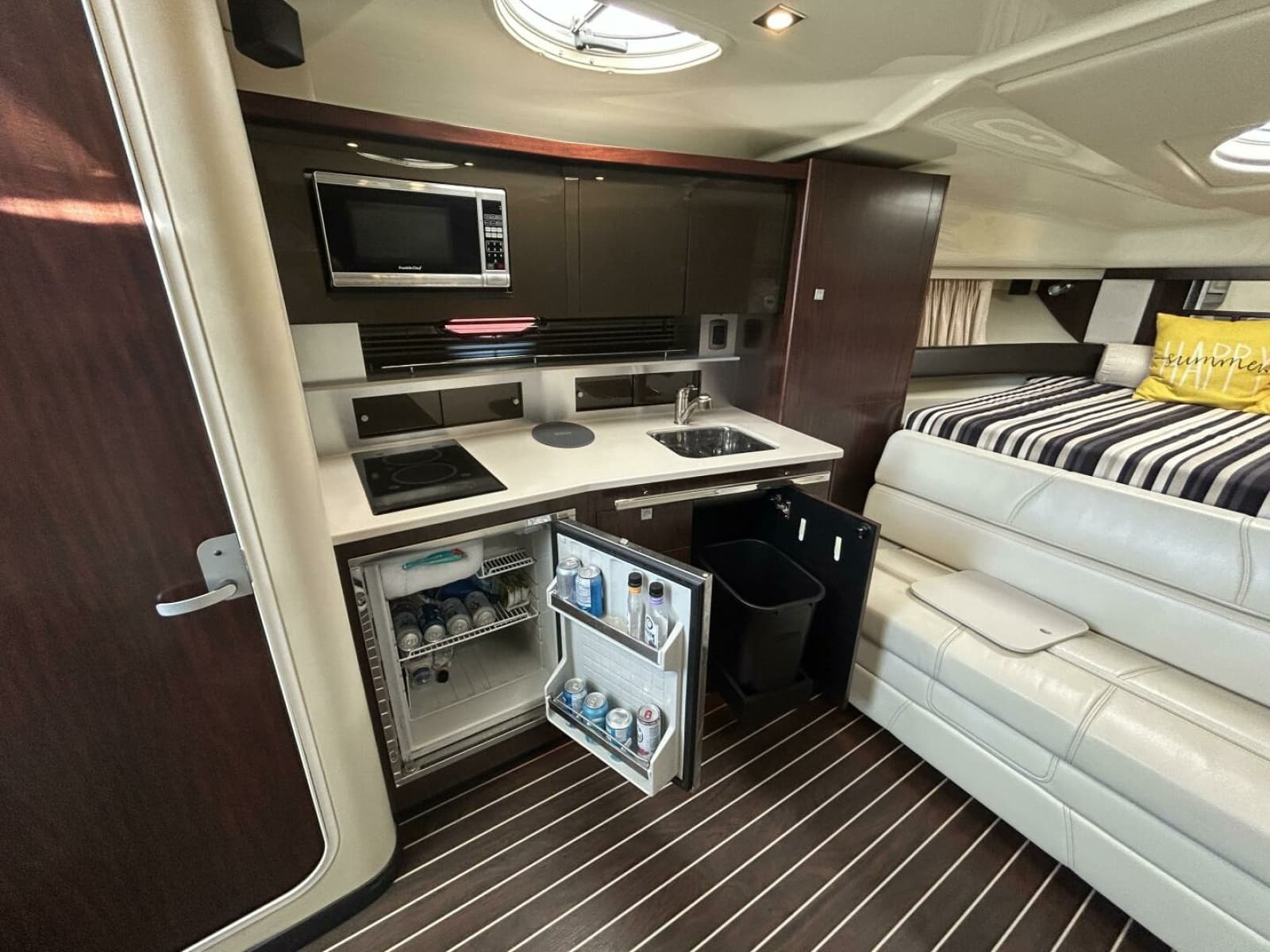2015 Monterey 355 Sport Yacht 35