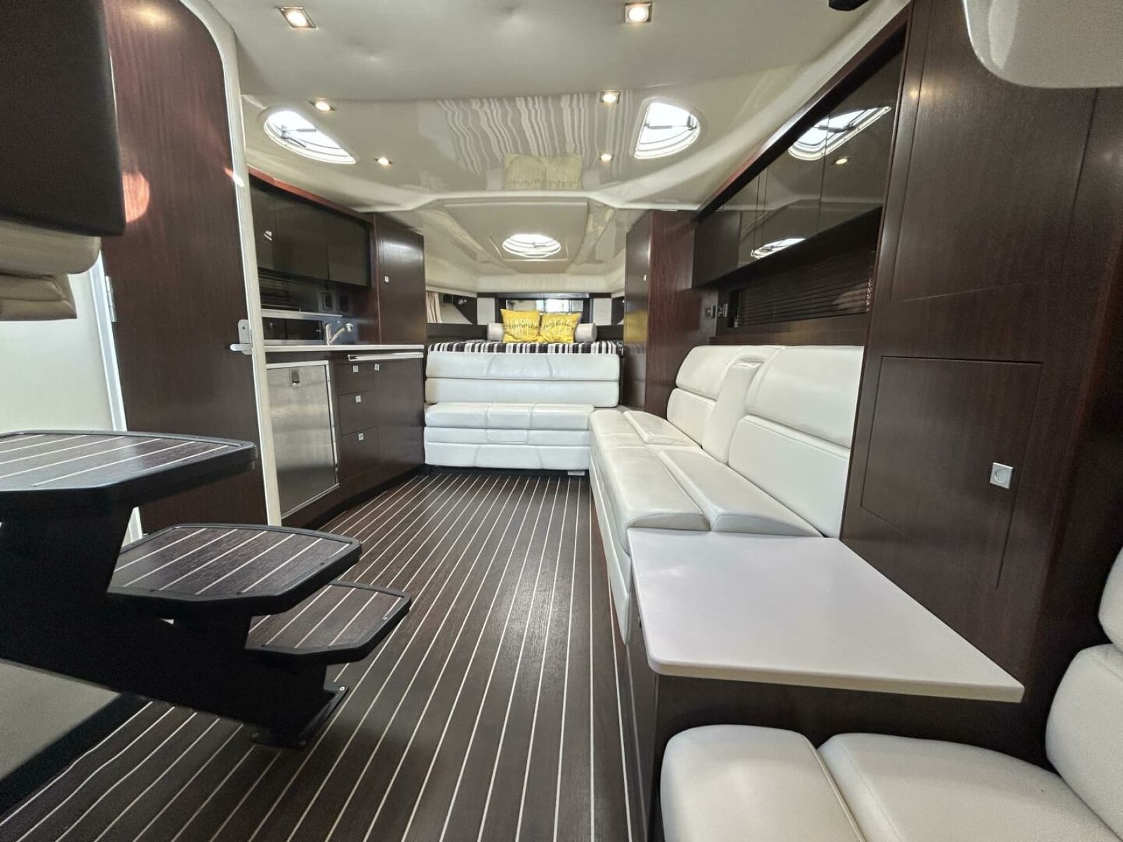 2015 Monterey 355 Sport Yacht 35