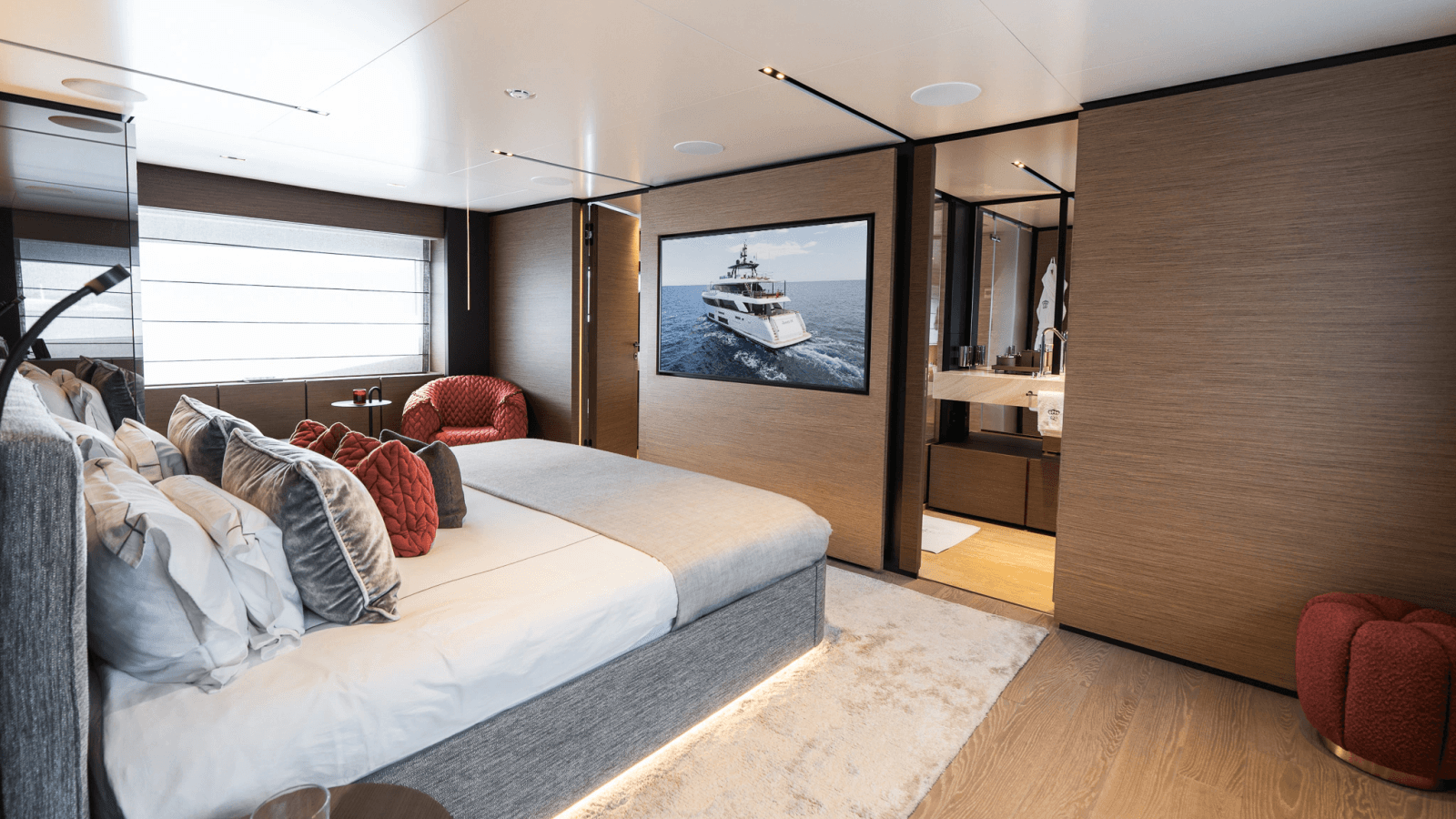 2024 Custom Line Navetta 33