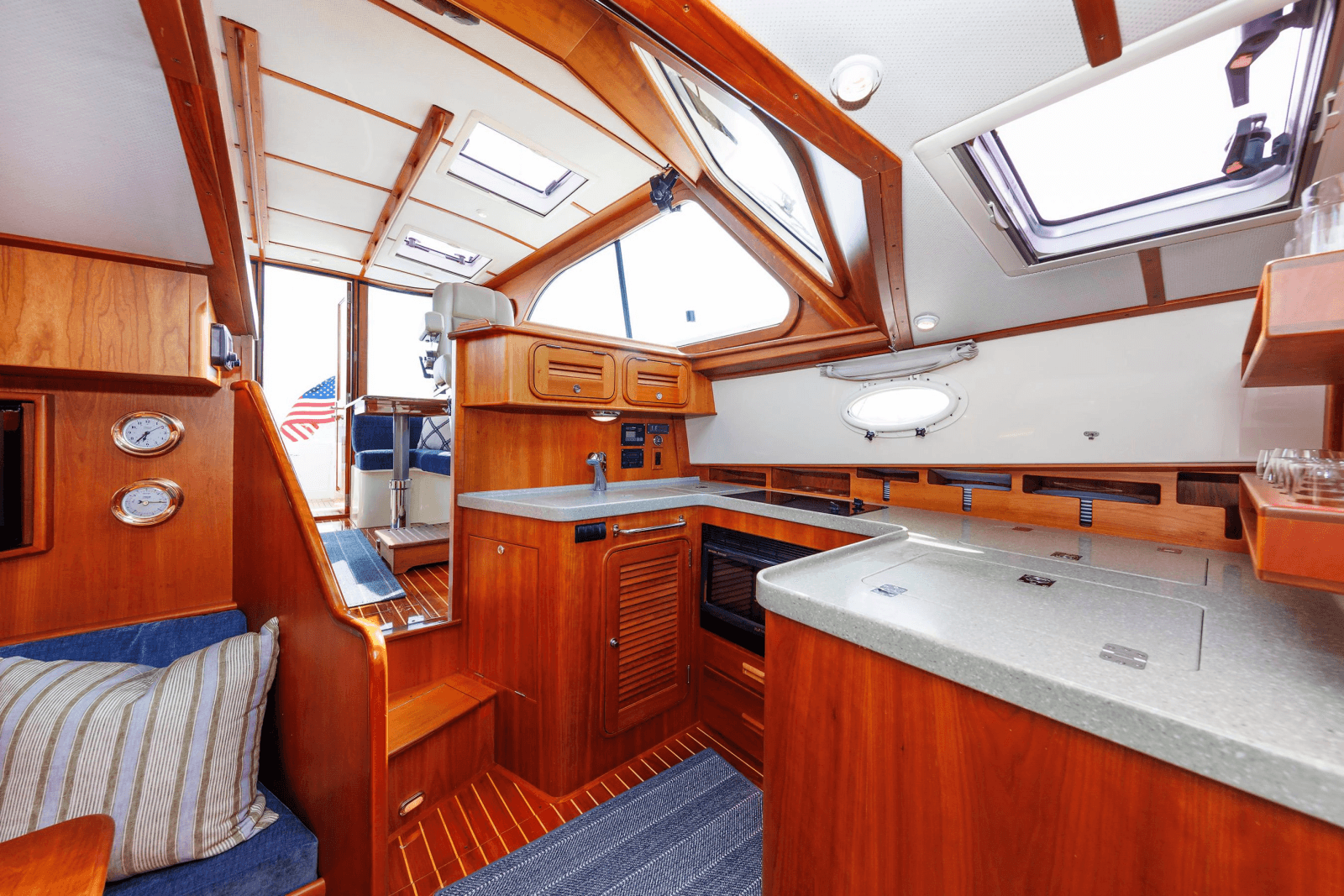 2009 Hinckley Talaria 44 MY