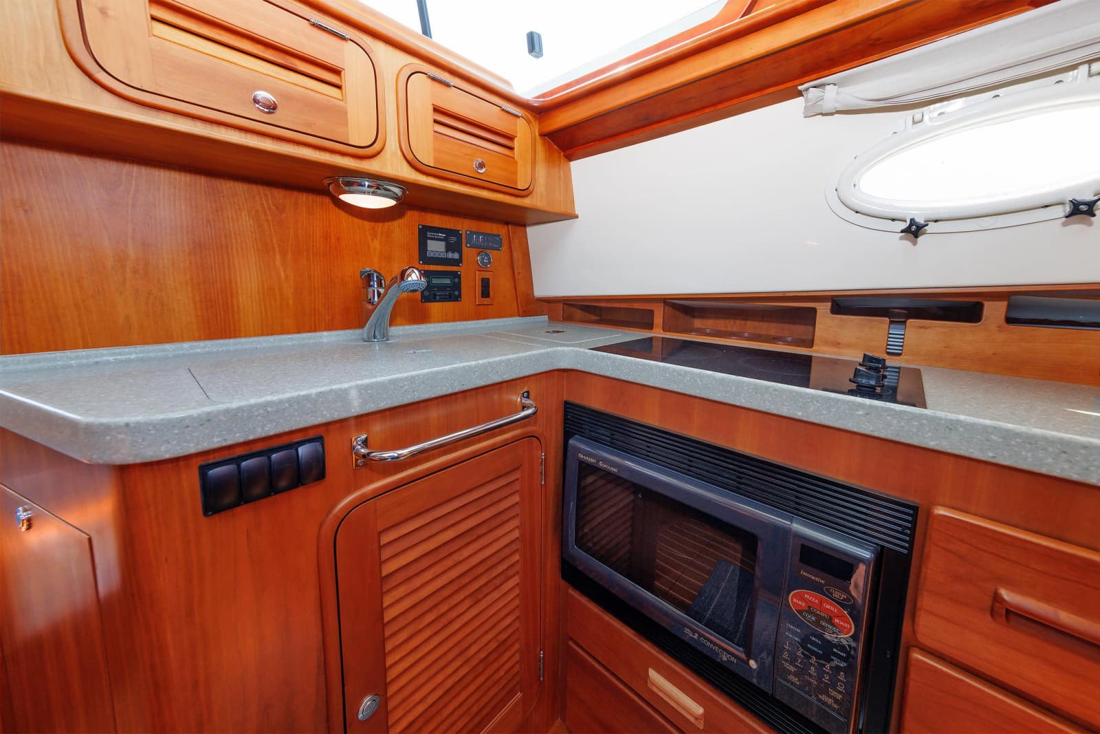 2009 Hinckley Talaria 44 MY