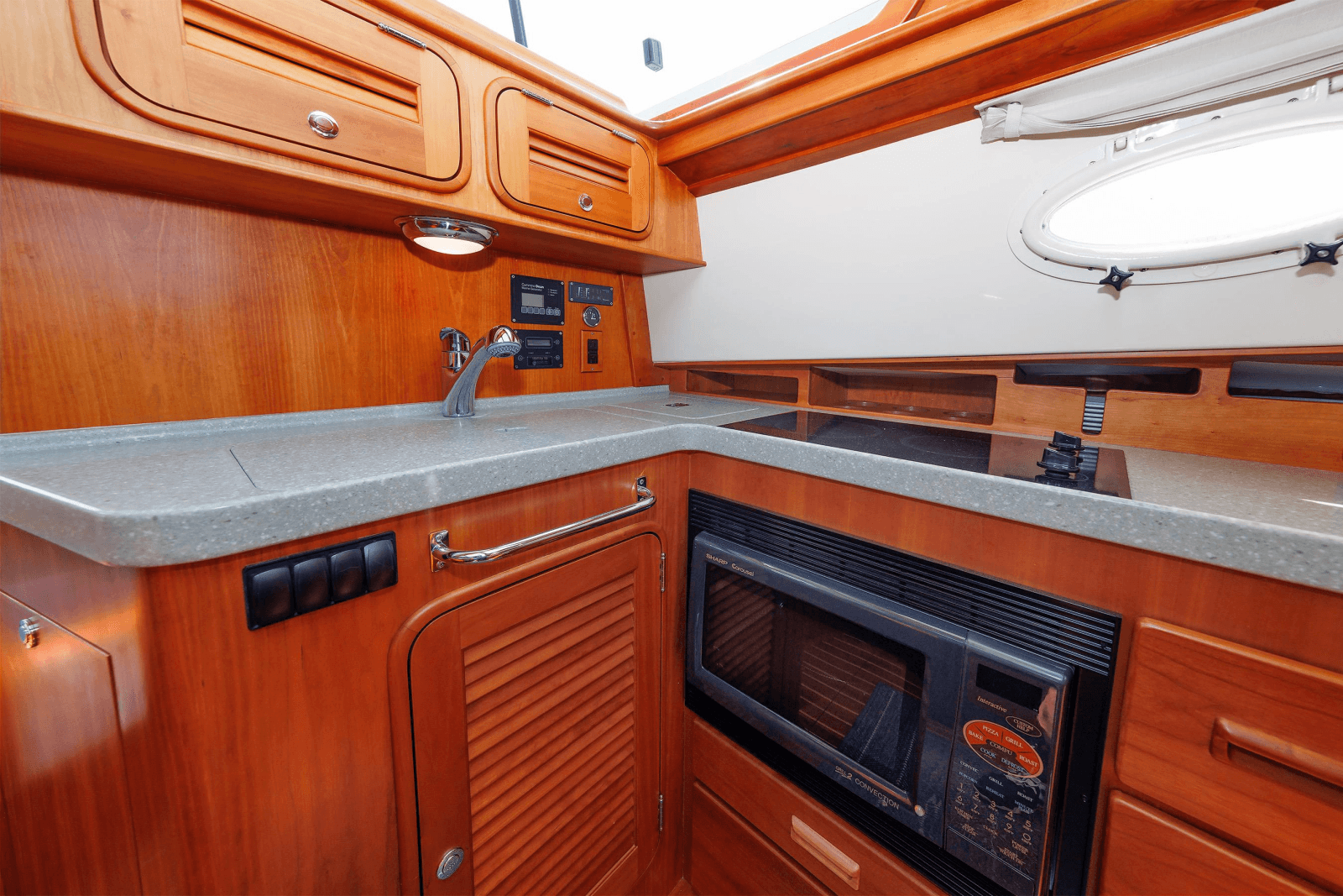 2009 Hinckley Talaria 44 MY