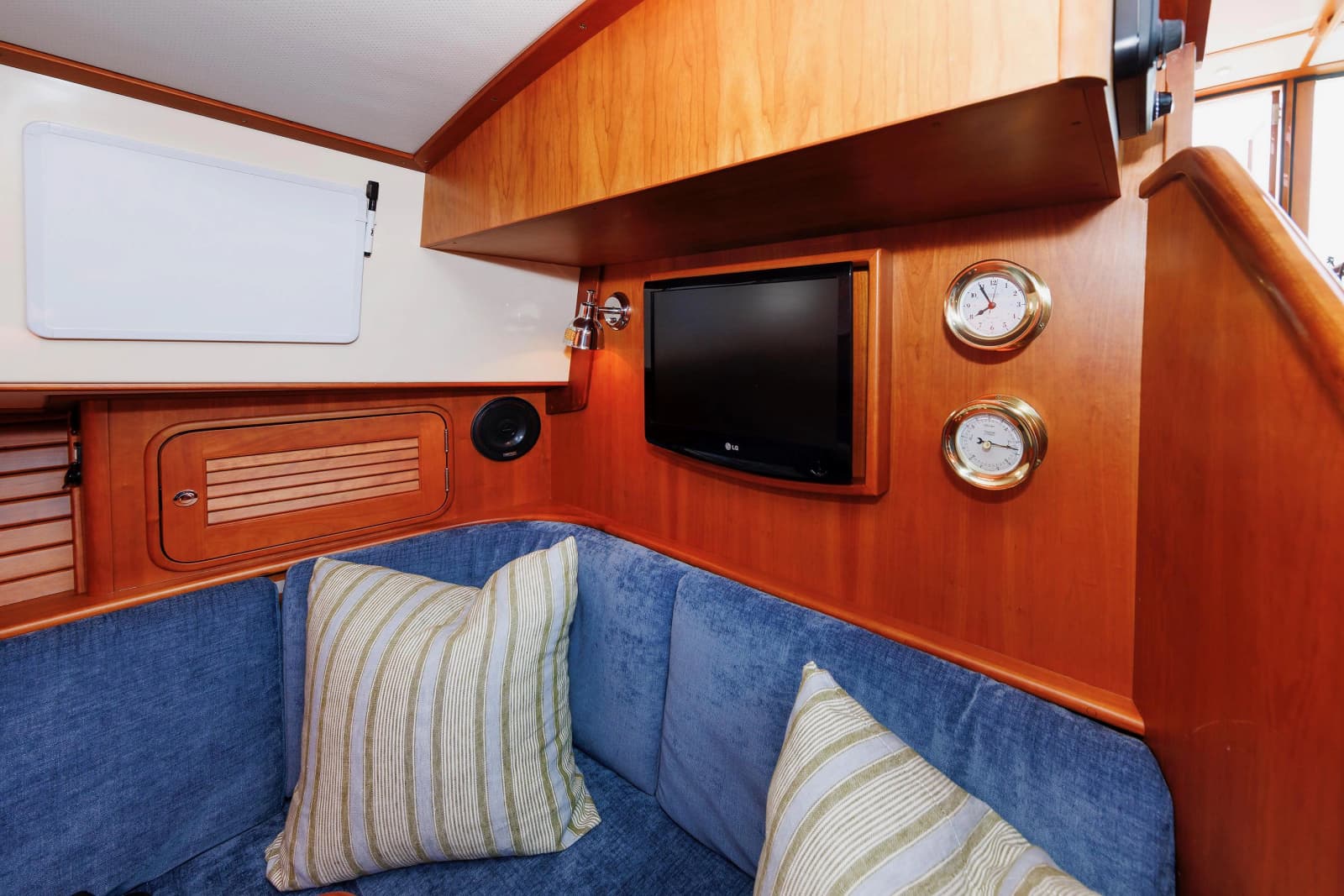 2009 Hinckley Talaria 44 MY