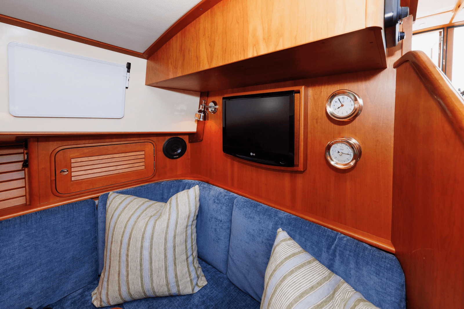 2009 Hinckley Talaria 44 MY