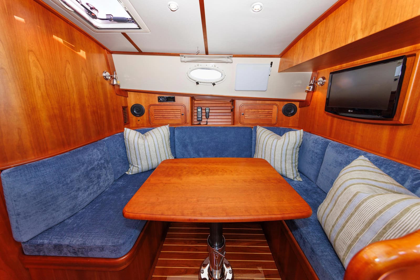 2009 Hinckley Talaria 44 MY