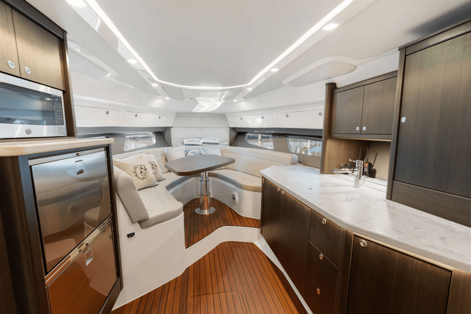 2022 Intrepid 438 Evolution