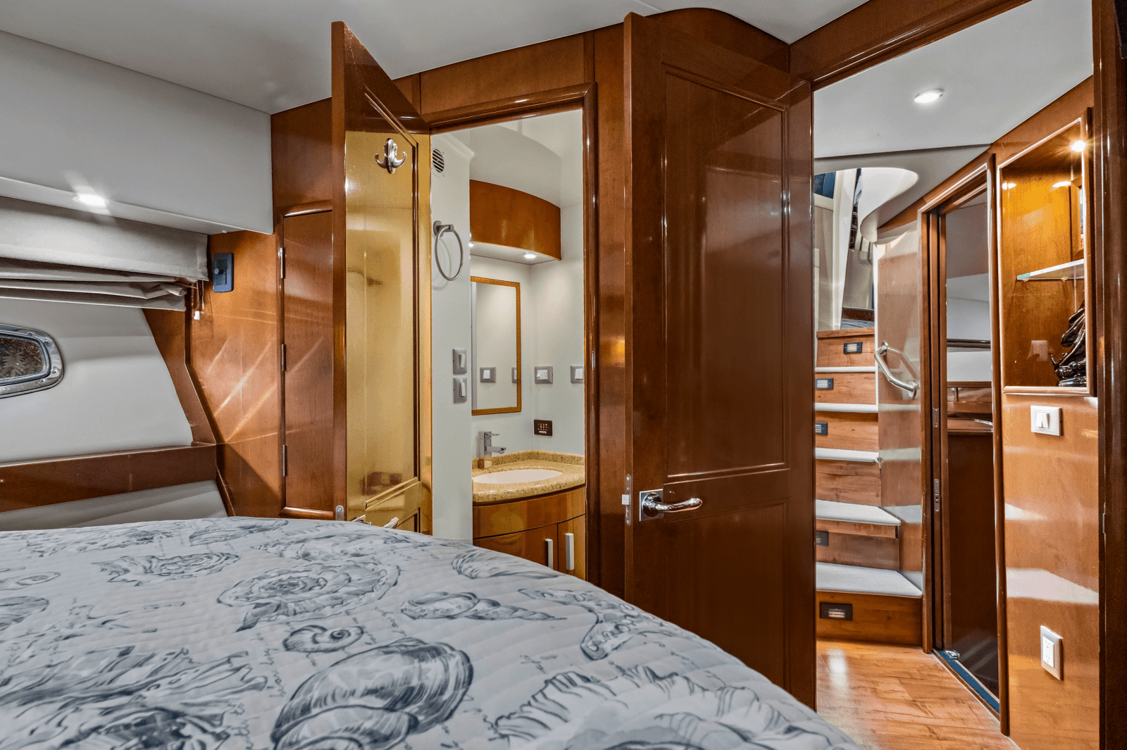 2009 Carver 56 Voyager