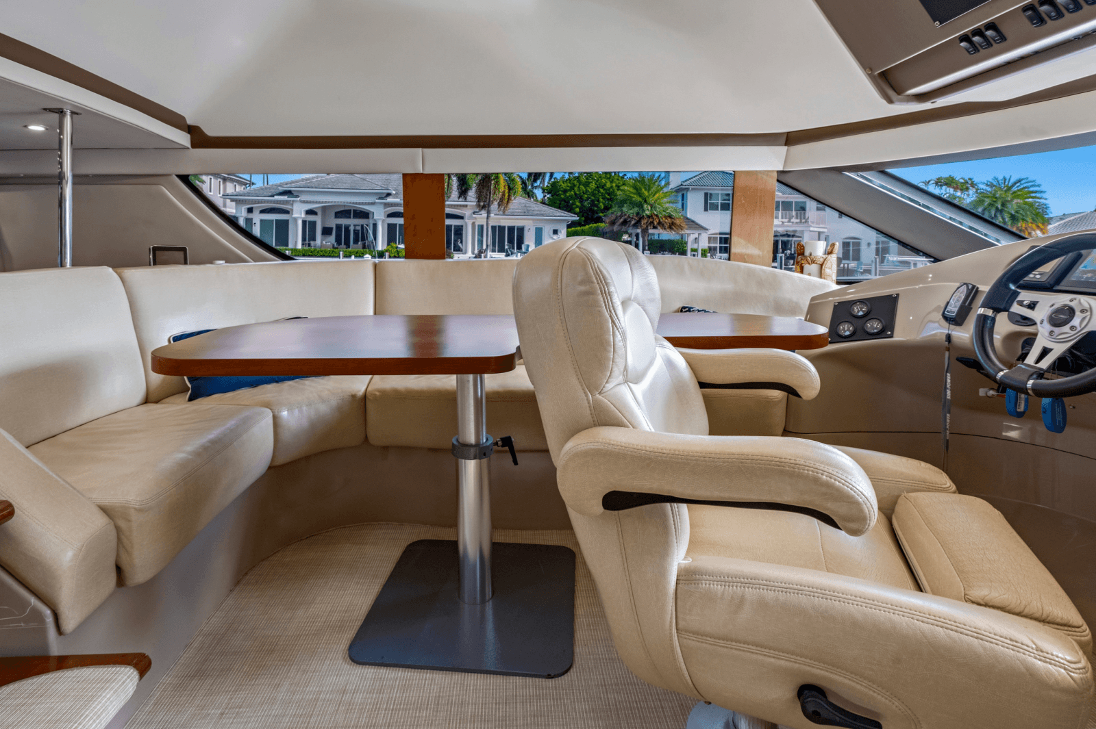 2009 Carver 56 Voyager