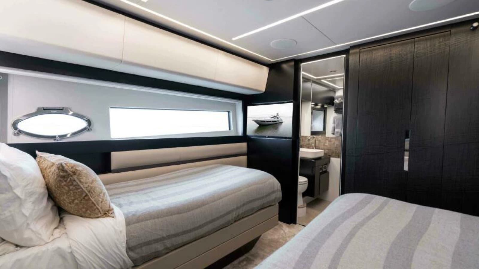 2022 Pershing 9X