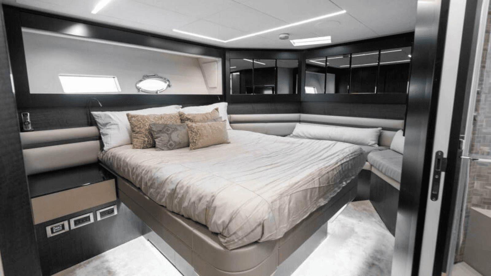 2022 Pershing 9X