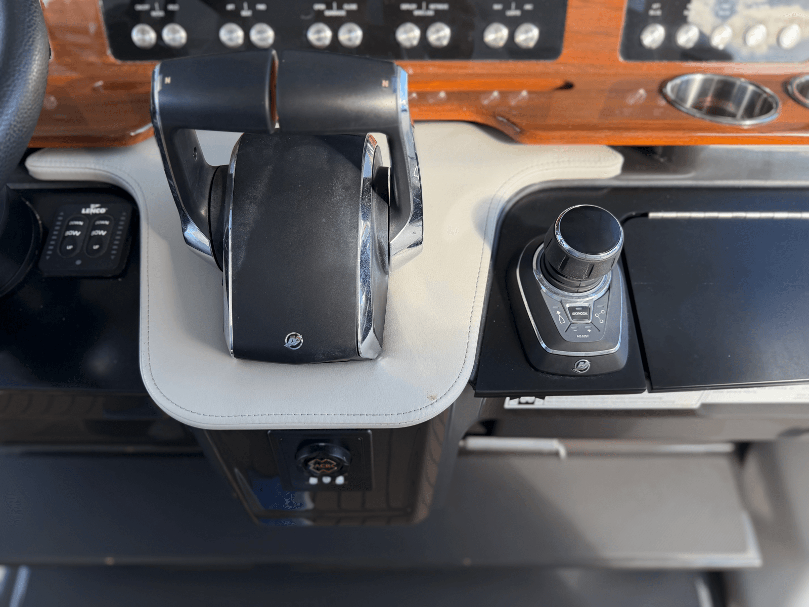 2023 Tiara Yachts 43 LS