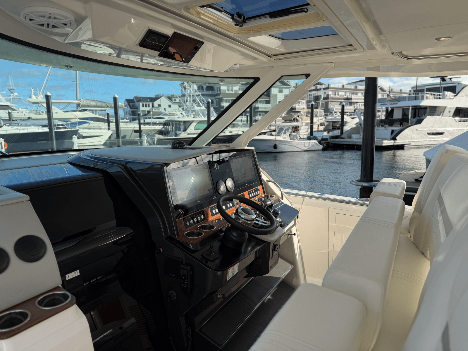 2023 Tiara Yachts 43 LS