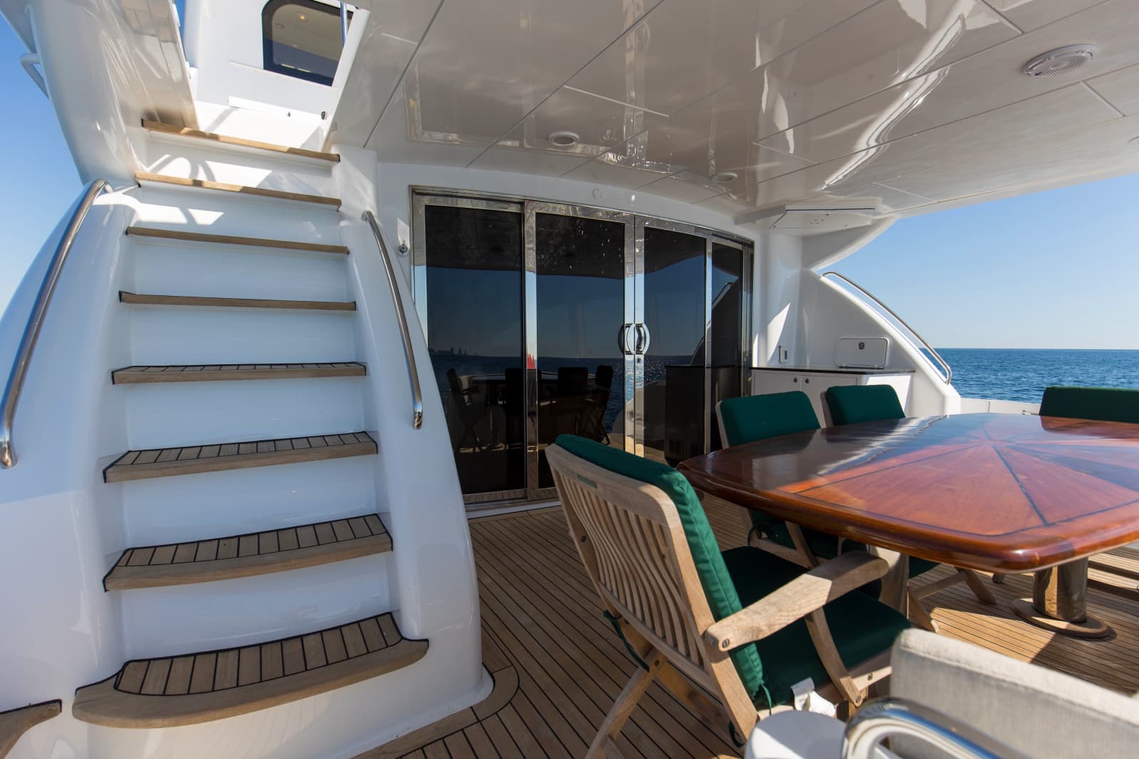 2006 Hatteras 80 Motor Yacht Skylounge
