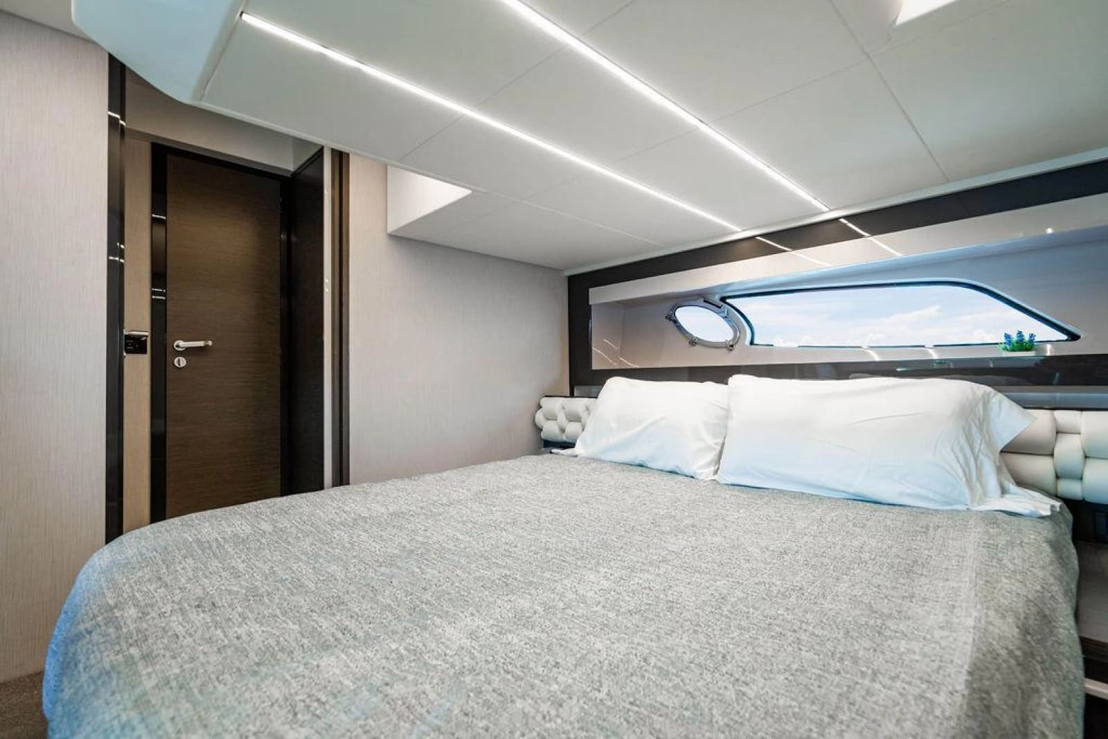 2018 Pershing 5x