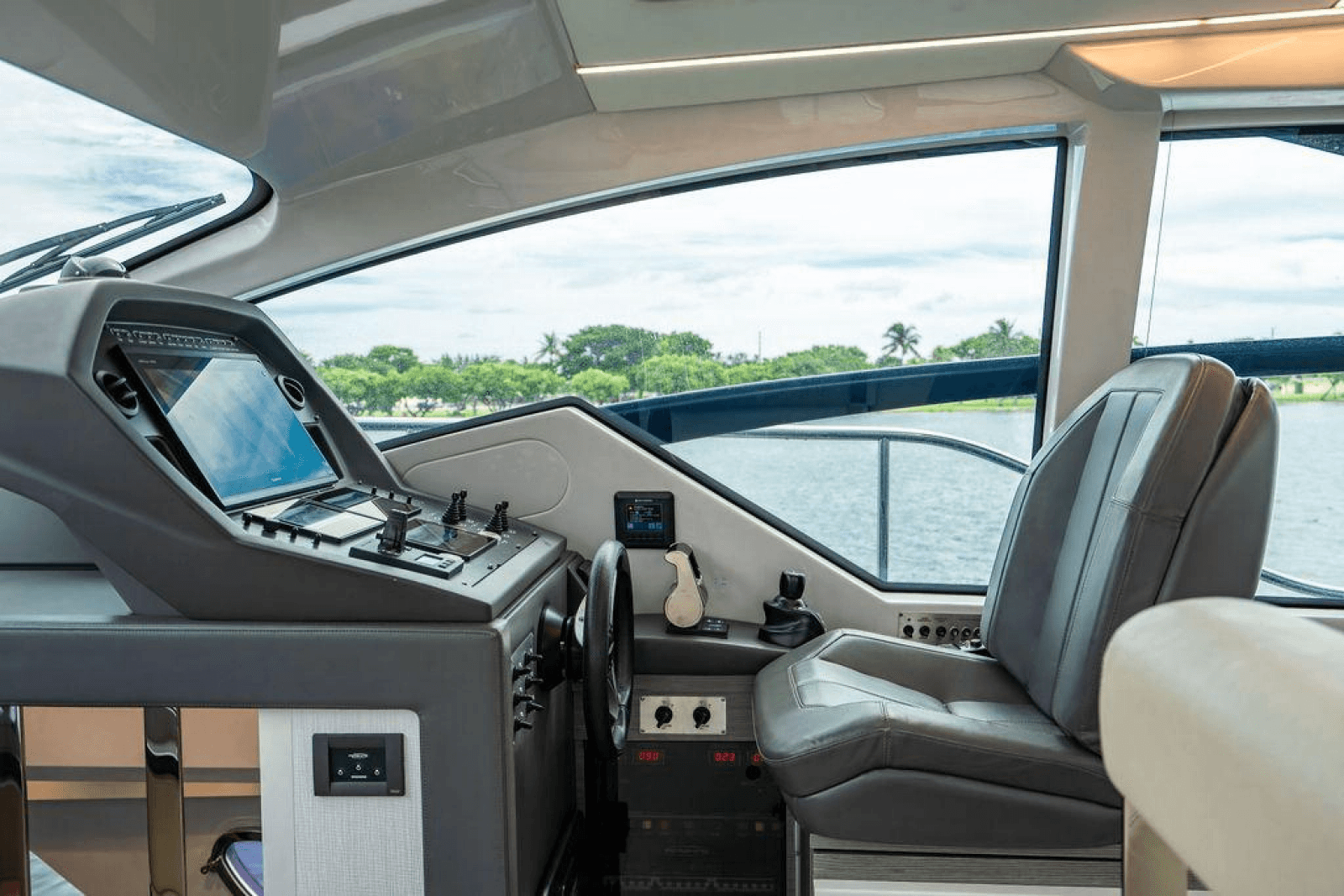 2018 Pershing 5x