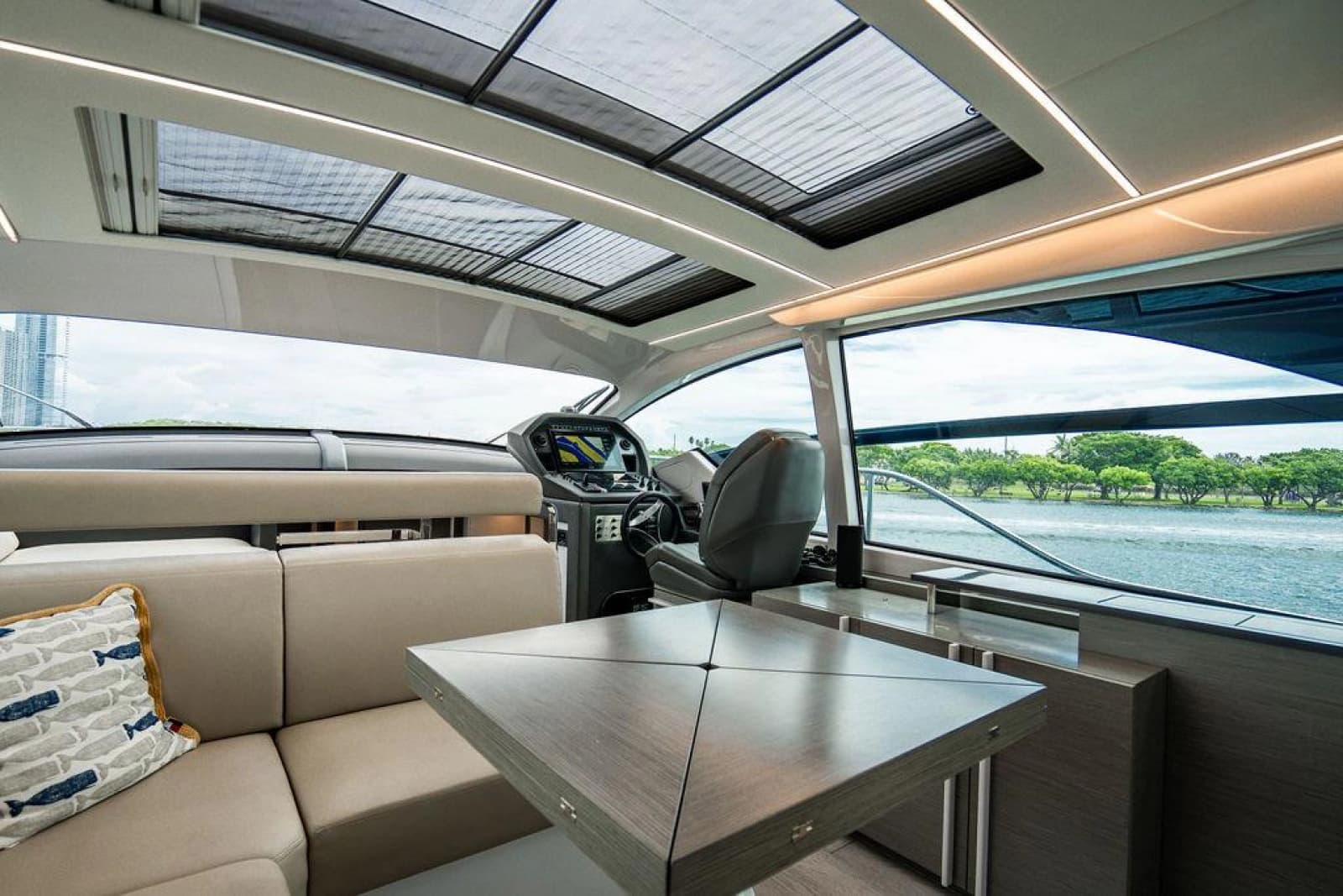2018 Pershing 5x
