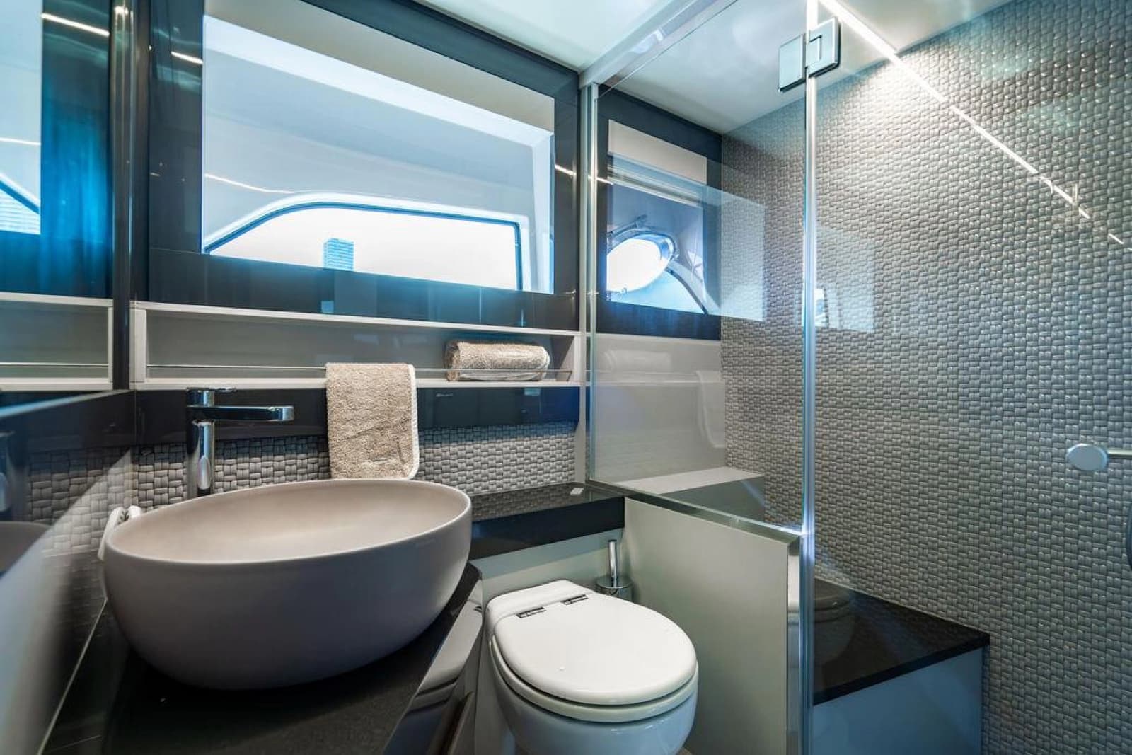 2018 Pershing 5x