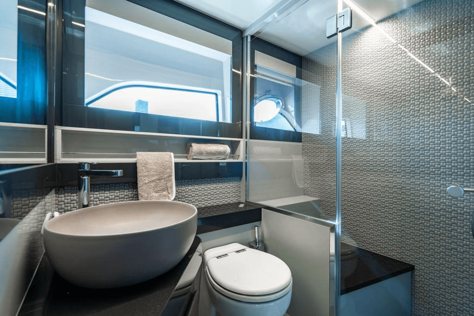 2018 Pershing 5x