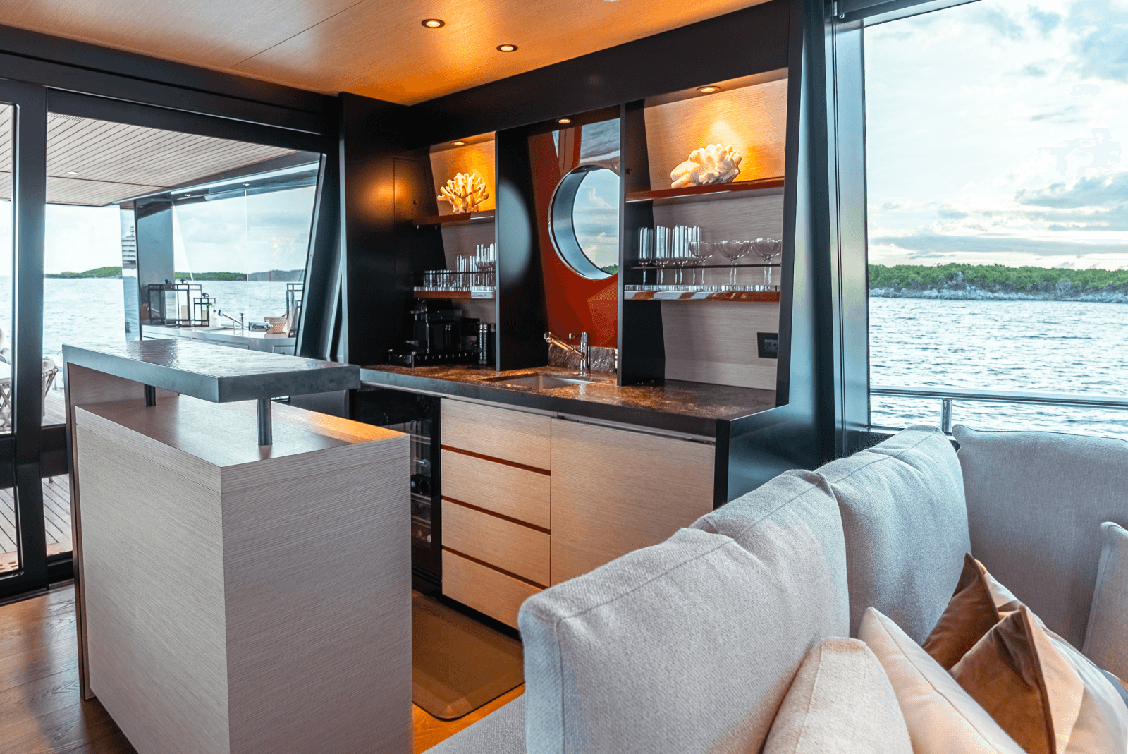2022 Alpha Custom Yachts Spritz 102