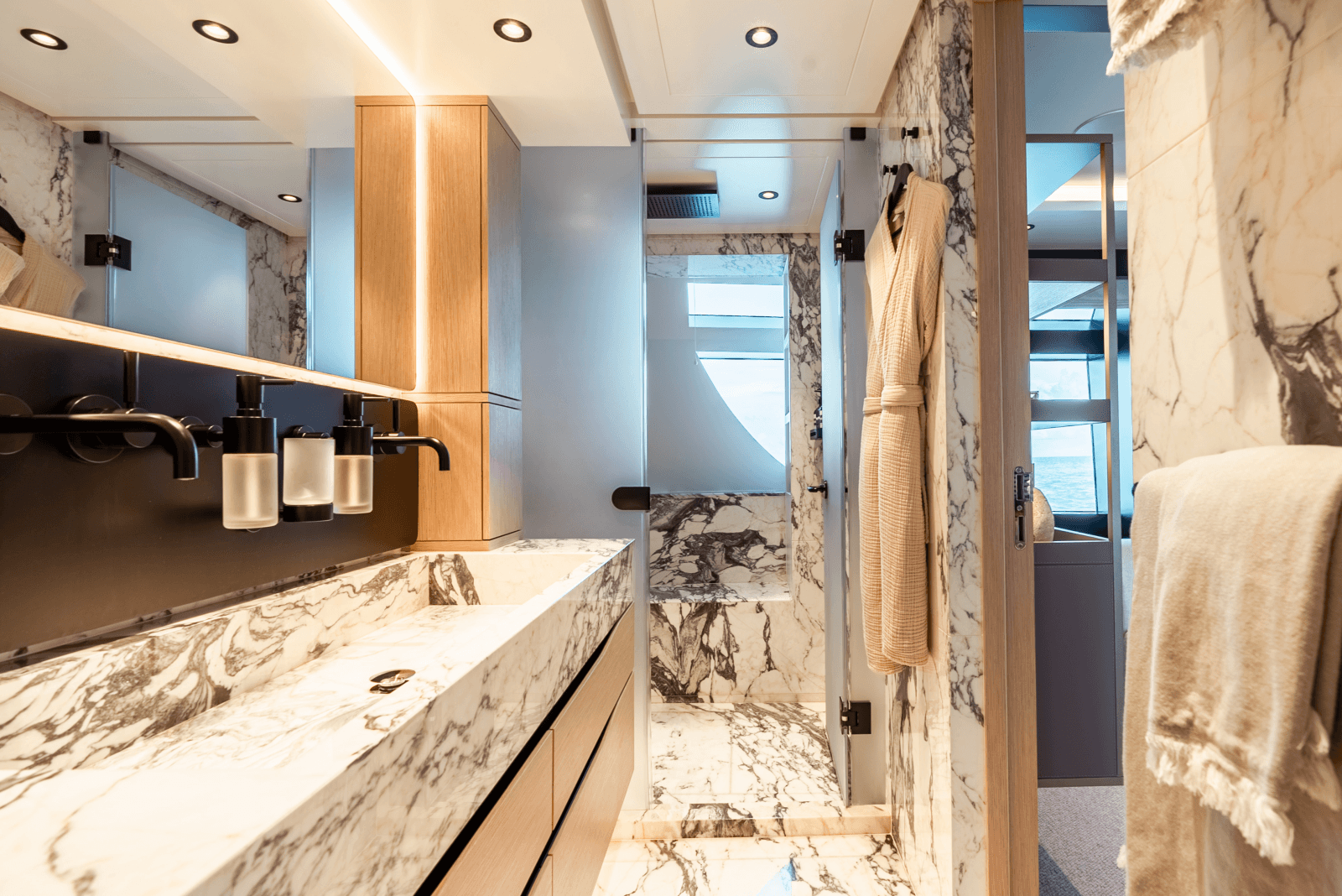 2022 Alpha Custom Yachts Spritz 102