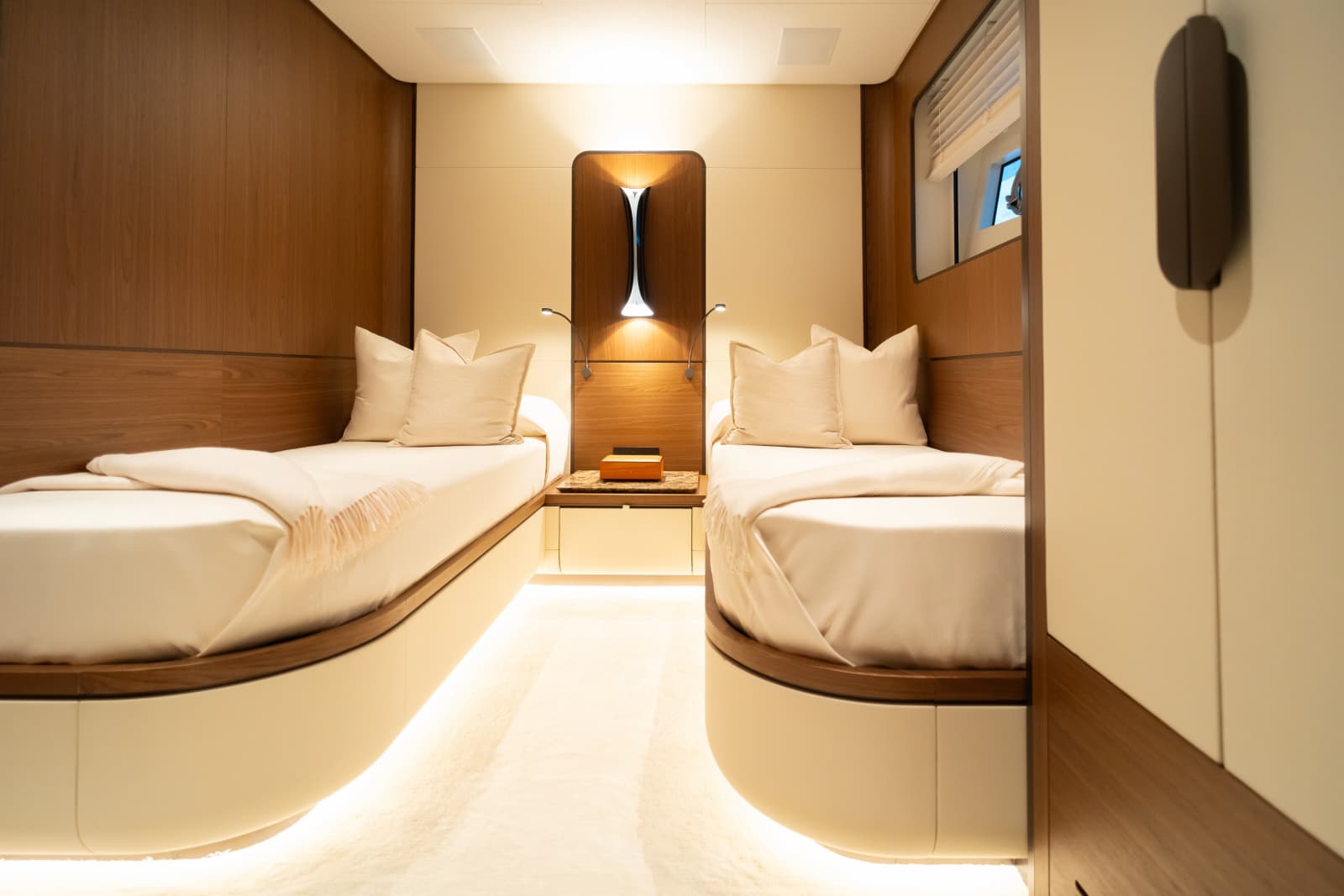 2027 Extra Yachts X90 Fast